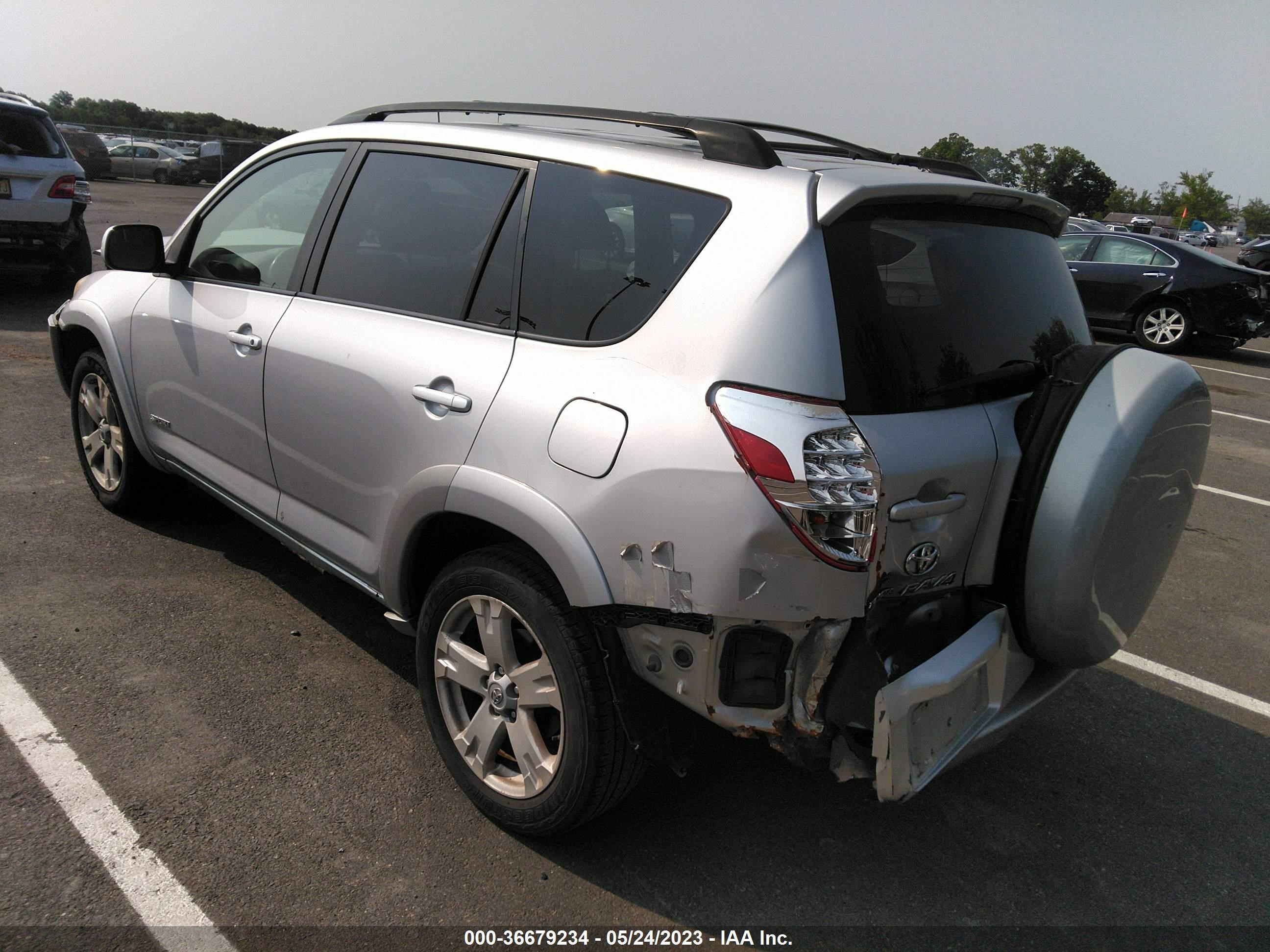 Photo 2 VIN: JTMBD32V476040807 - TOYOTA RAV 4 