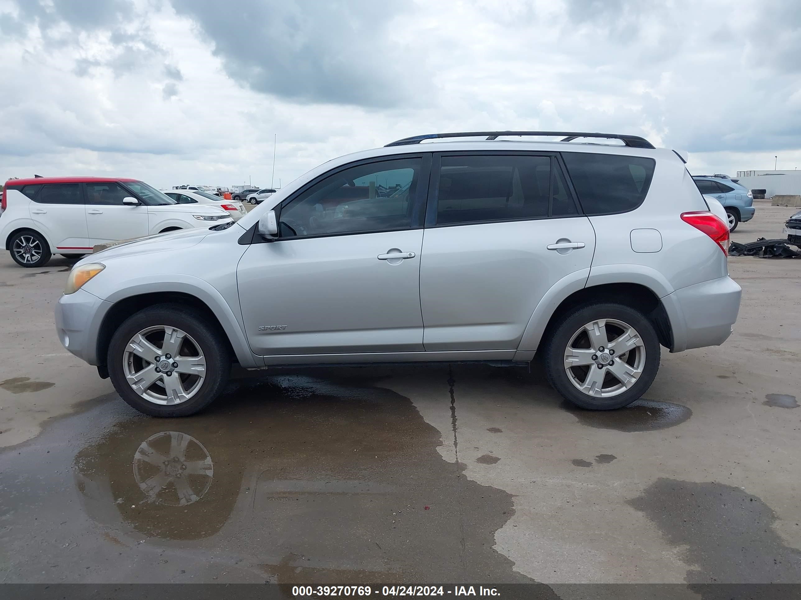 Photo 13 VIN: JTMBD32V885210920 - TOYOTA RAV 4 