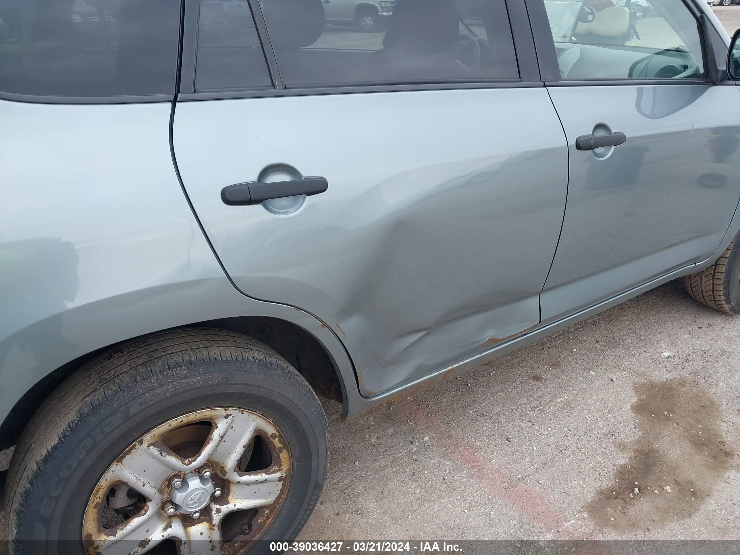 Photo 5 VIN: JTMBD33V185130633 - TOYOTA RAV 4 