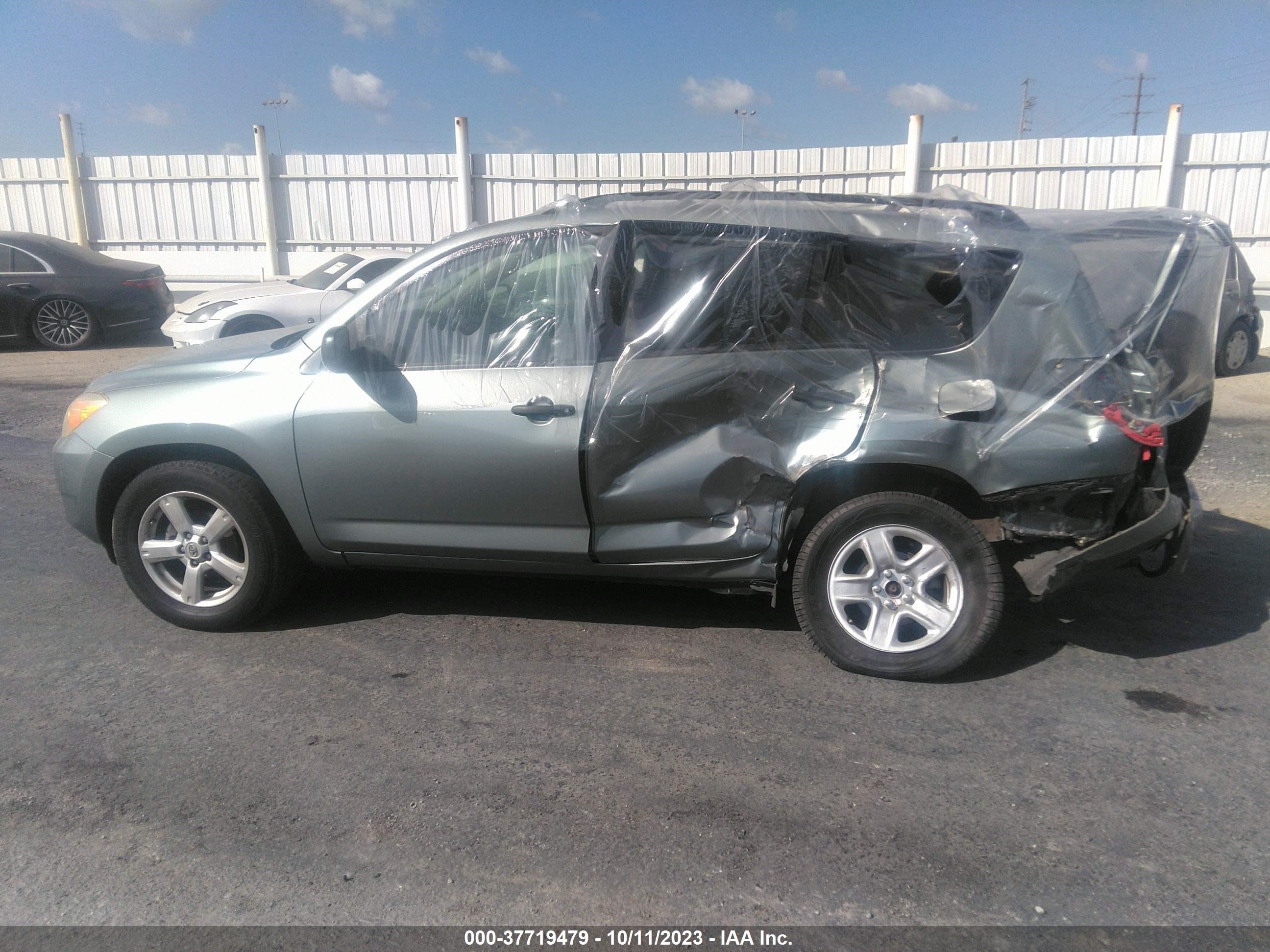 Photo 12 VIN: JTMBD33V266012730 - TOYOTA RAV 4 