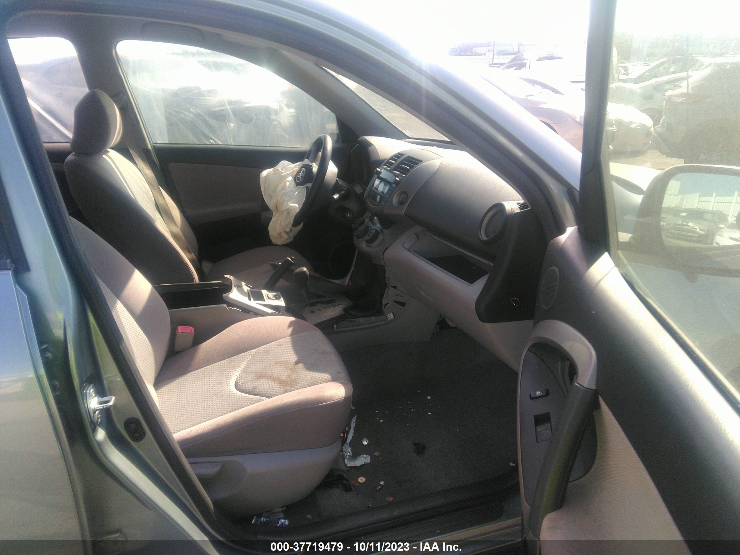 Photo 4 VIN: JTMBD33V266012730 - TOYOTA RAV 4 