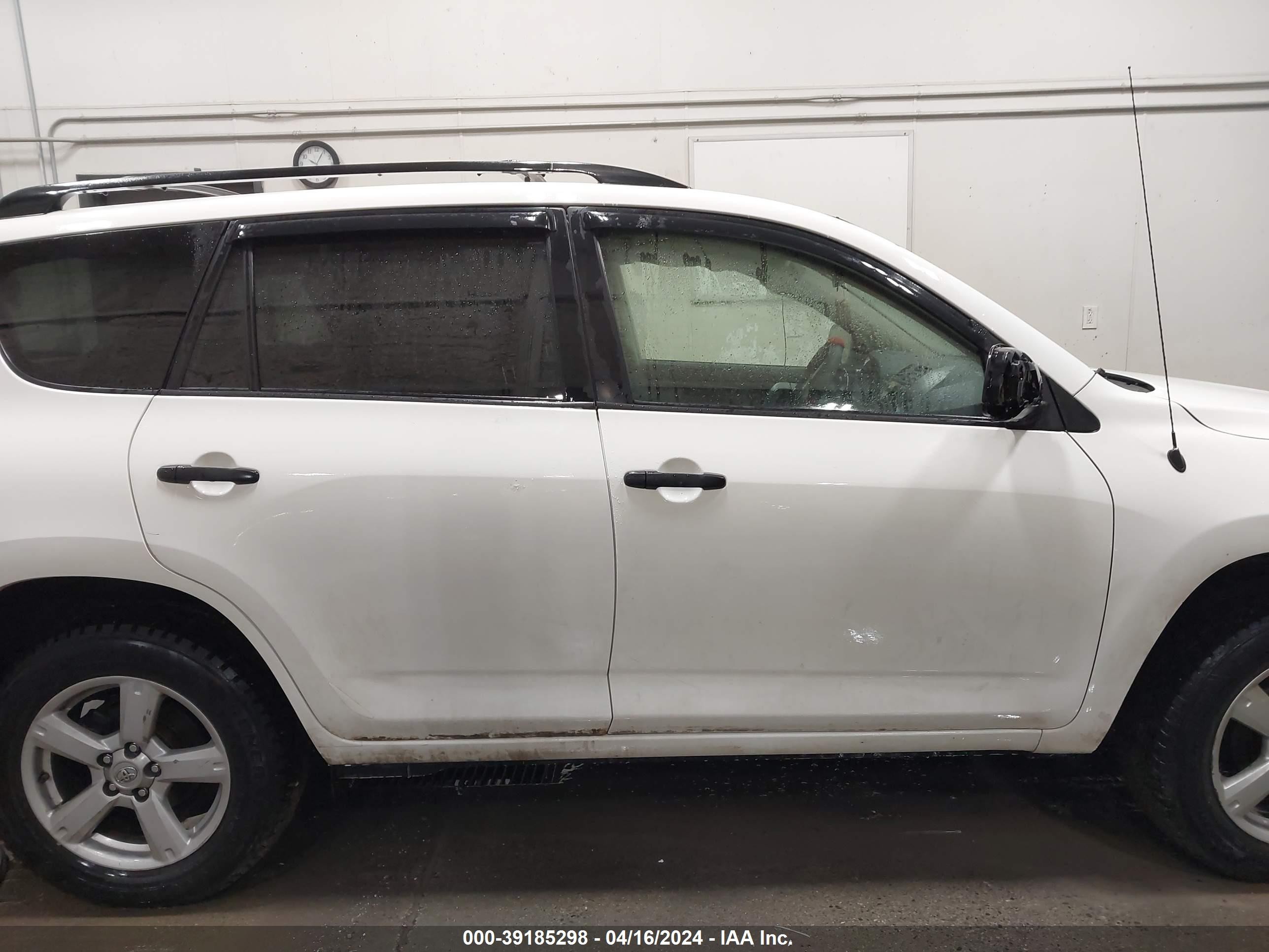 Photo 12 VIN: JTMBD33V266015269 - TOYOTA RAV 4 