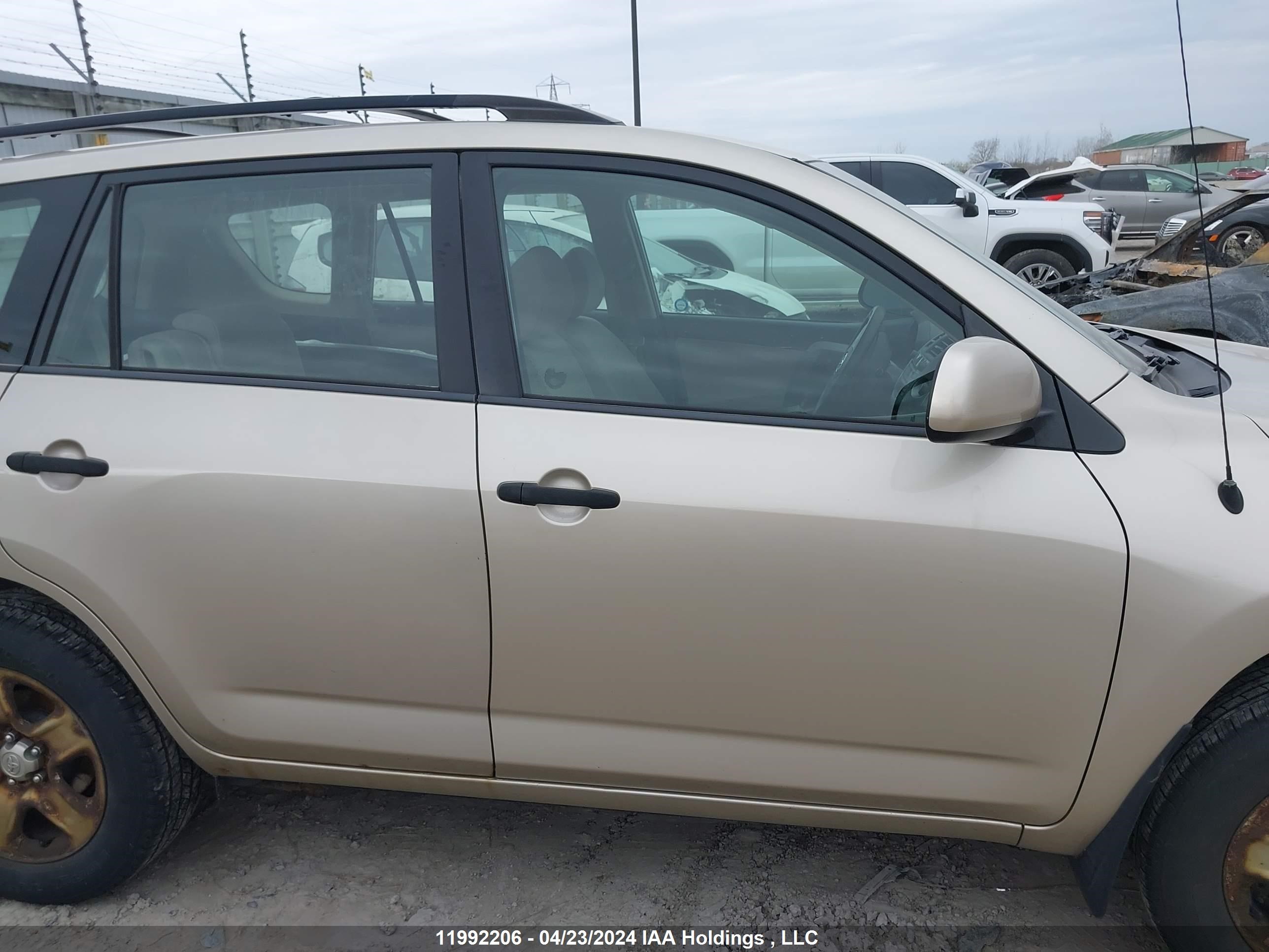 Photo 13 VIN: JTMBD33V375112651 - TOYOTA RAV 4 