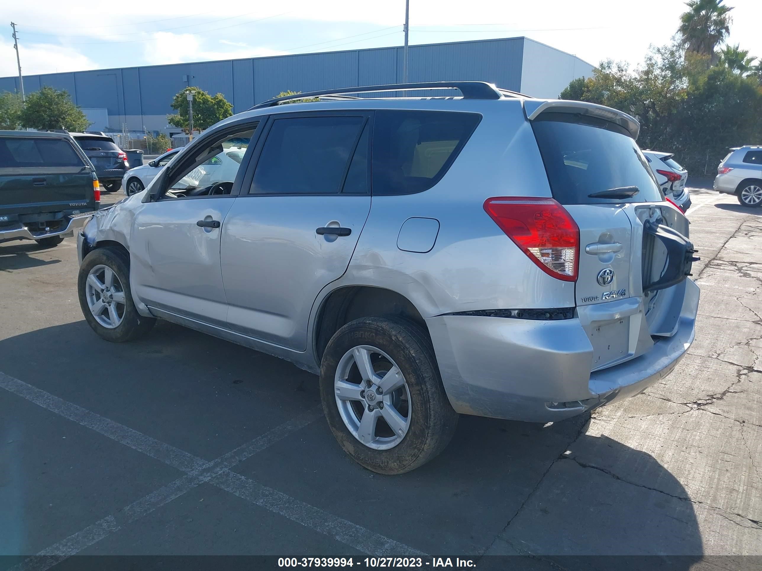 Photo 2 VIN: JTMBD33V786070626 - TOYOTA RAV 4 