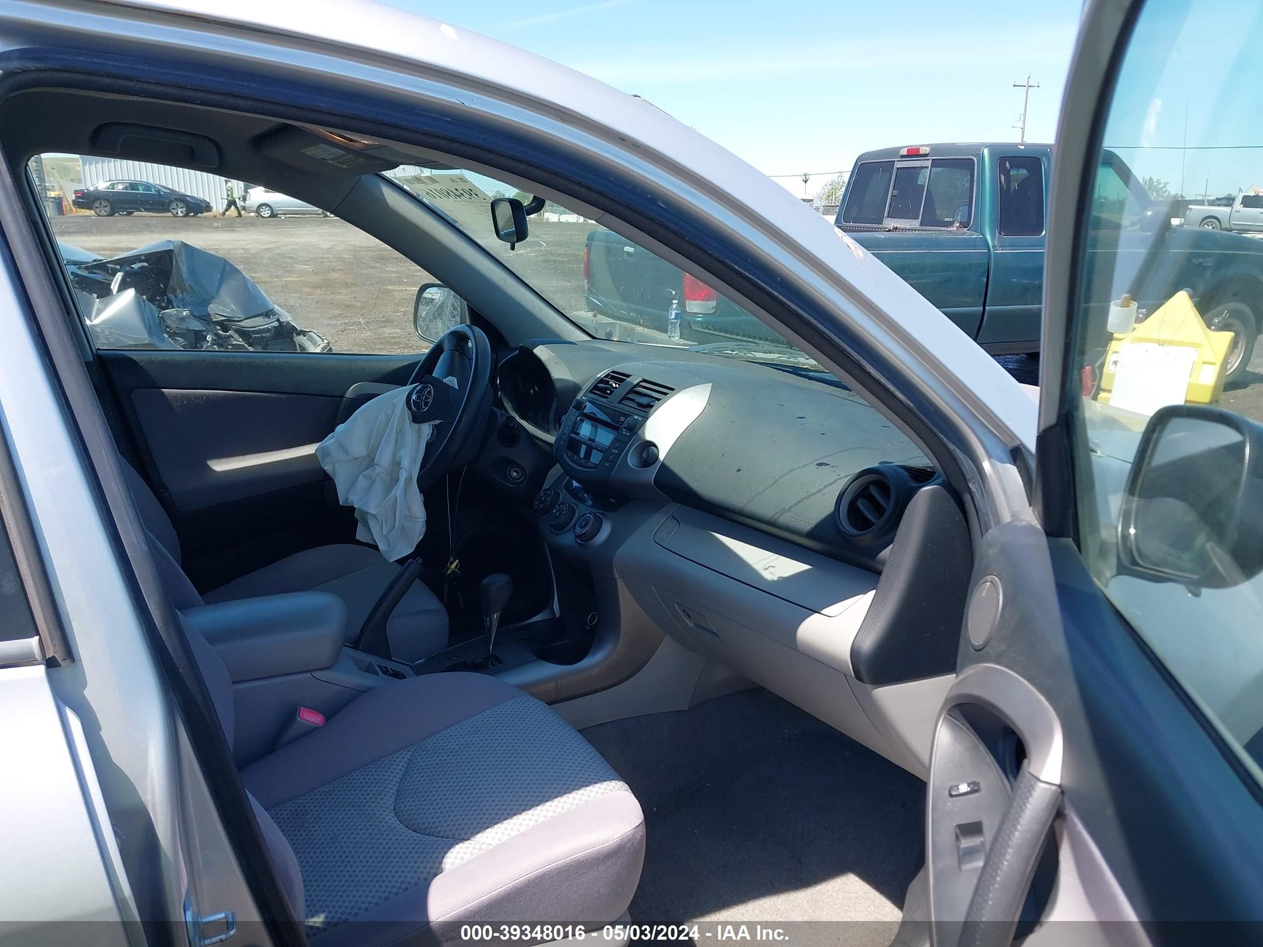 Photo 4 VIN: JTMBD33V965038098 - TOYOTA RAV 4 