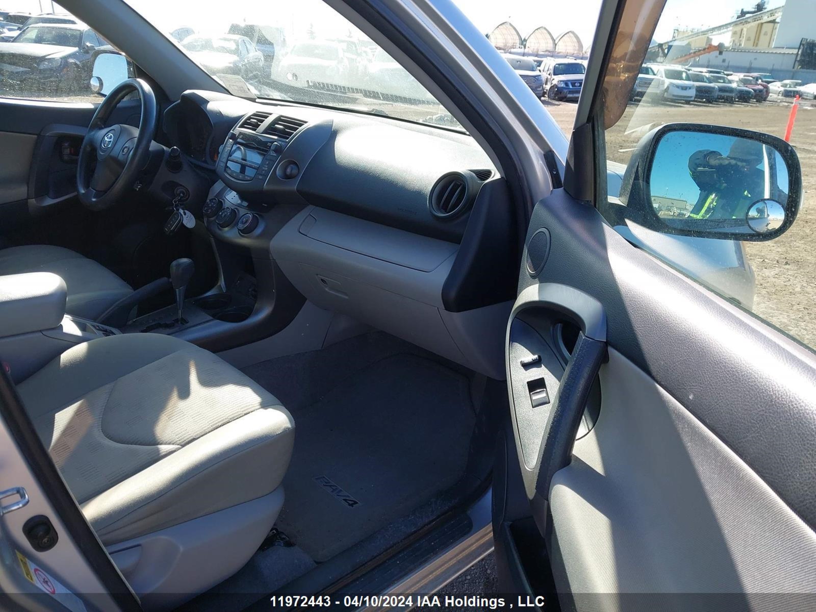 Photo 4 VIN: JTMBF33V19D003785 - TOYOTA RAV 4 