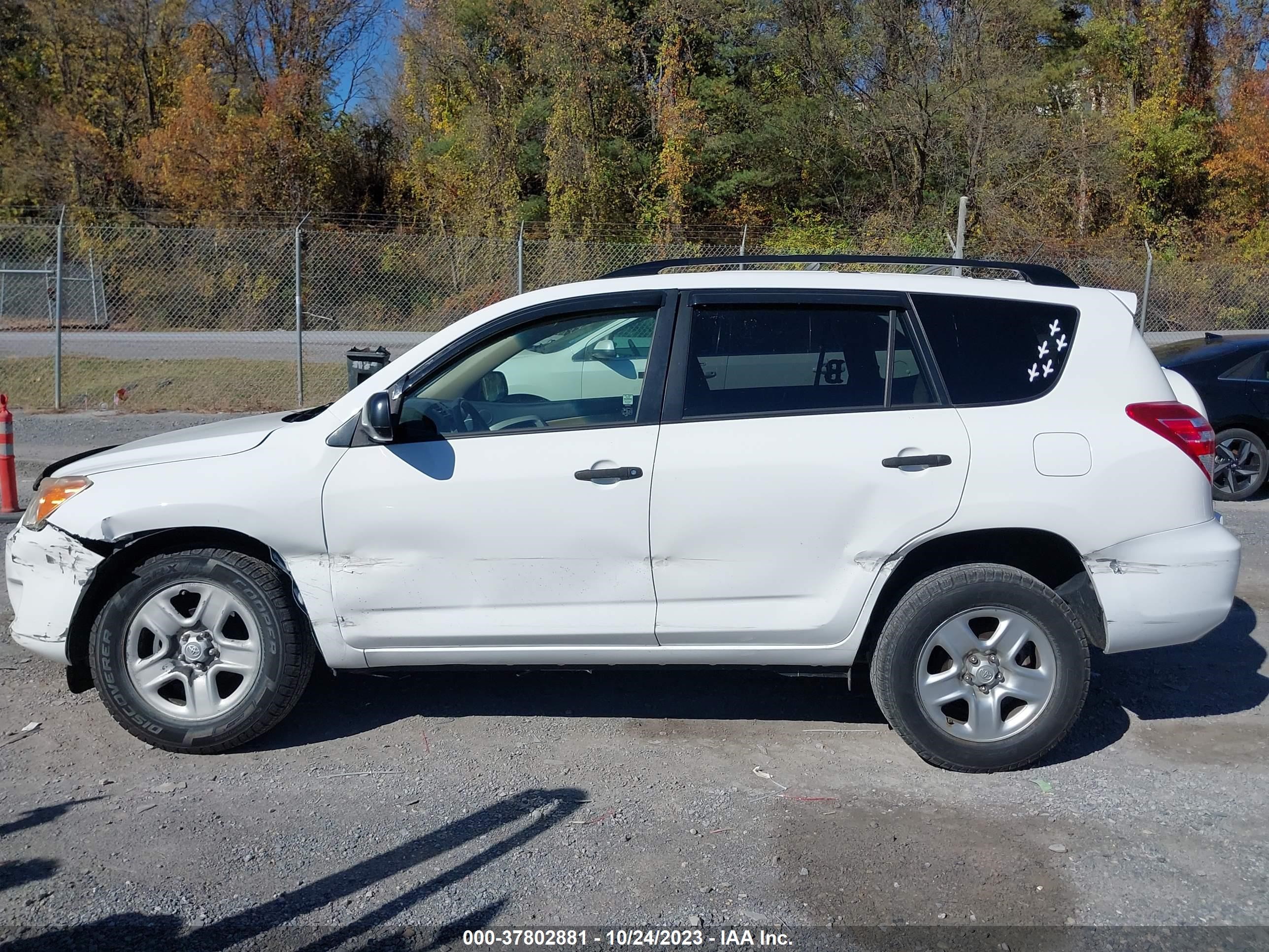 Photo 13 VIN: JTMBF33V395009405 - TOYOTA RAV 4 