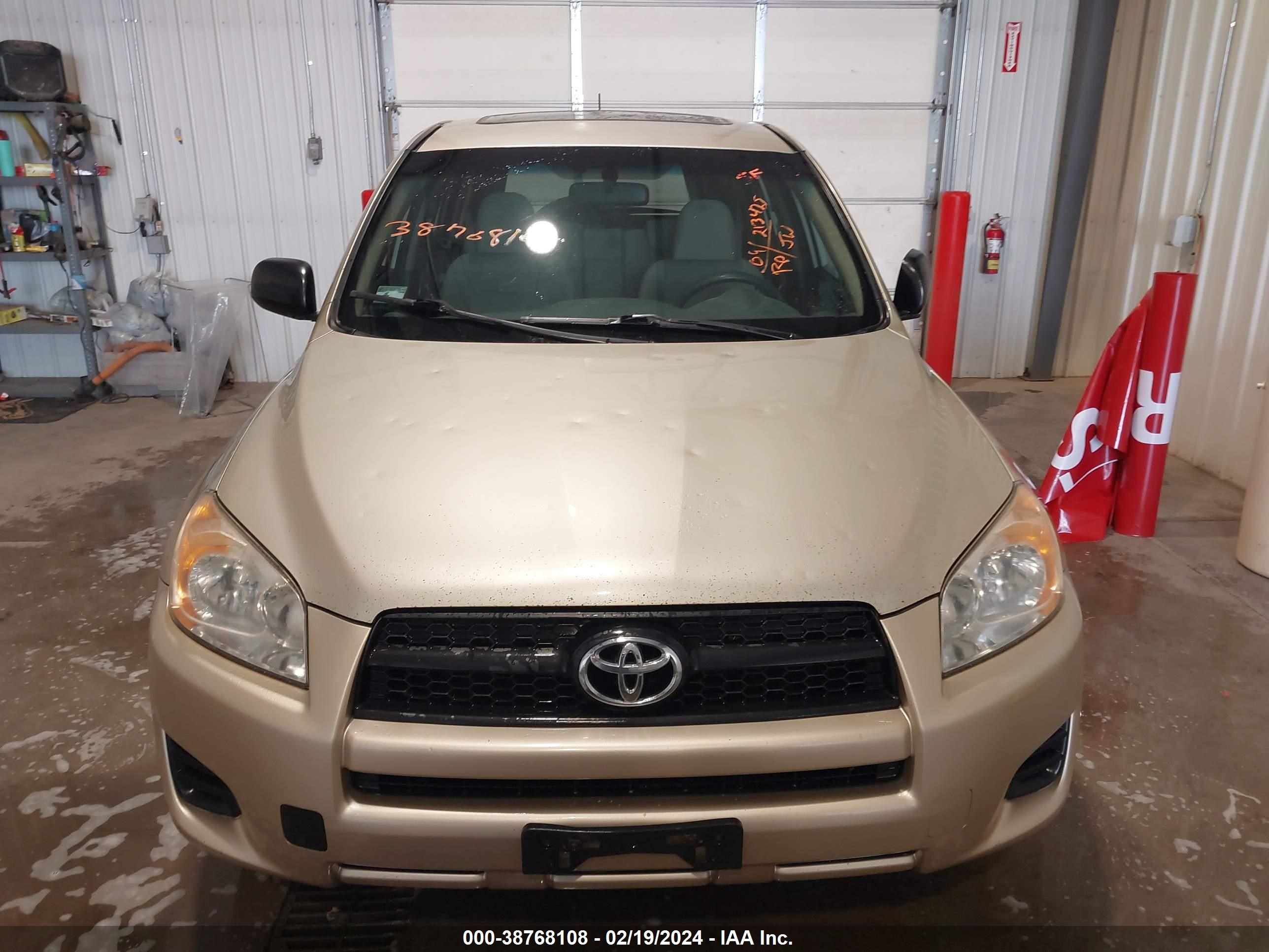 Photo 11 VIN: JTMBF33V39D012455 - TOYOTA RAV 4 