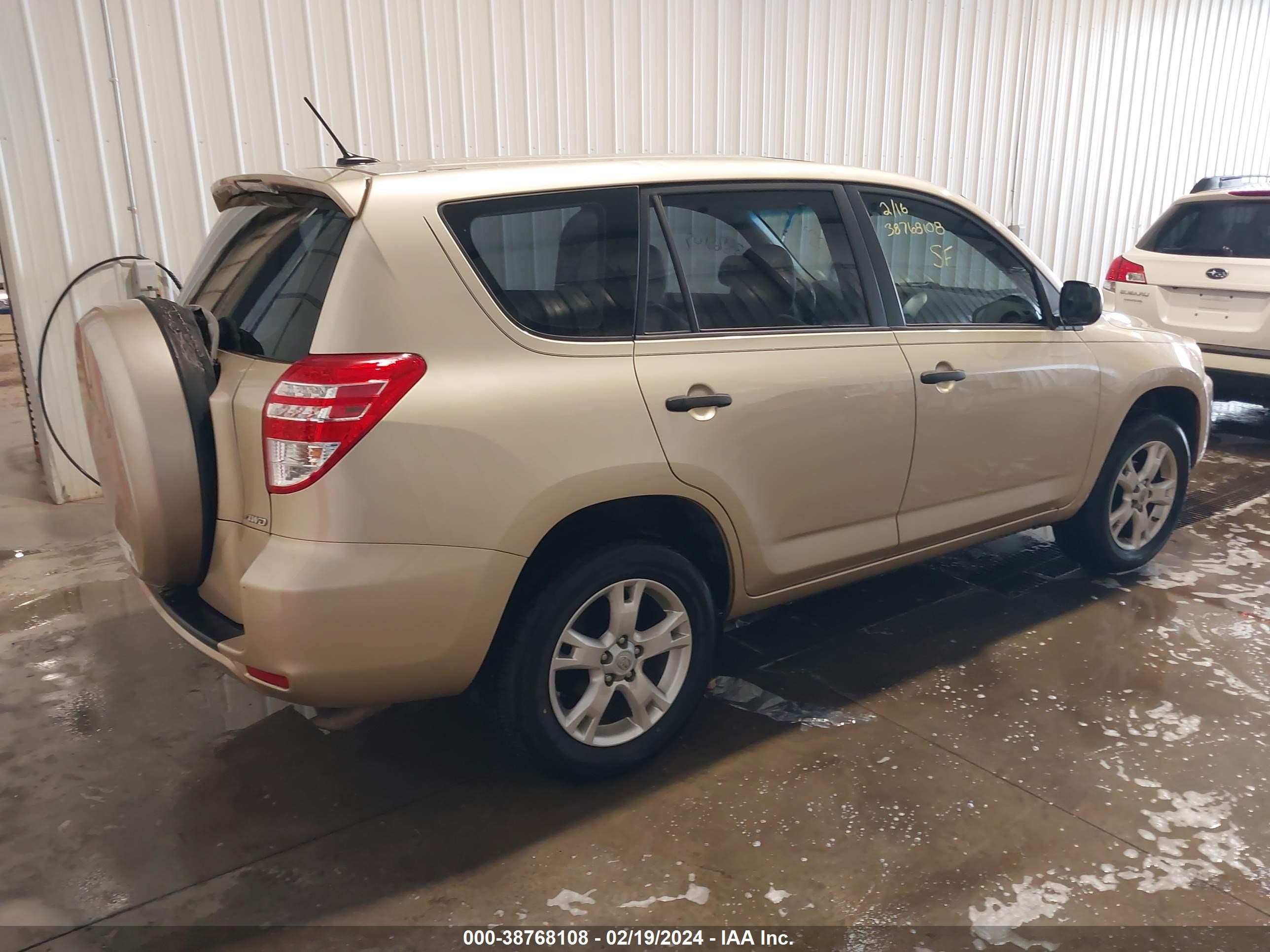 Photo 3 VIN: JTMBF33V39D012455 - TOYOTA RAV 4 