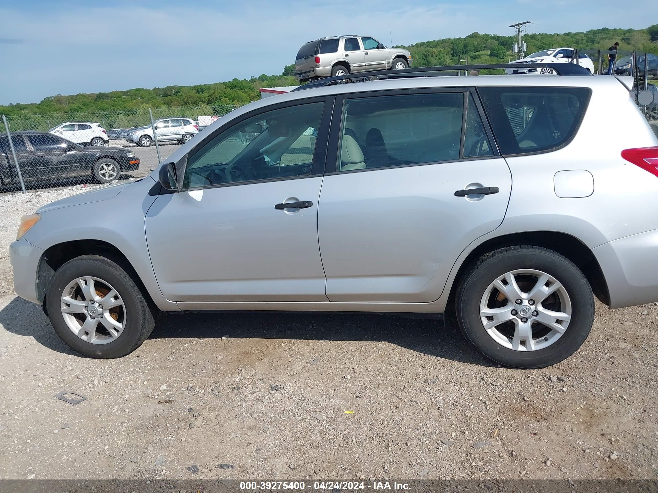 Photo 13 VIN: JTMBF33V59D014658 - TOYOTA RAV 4 