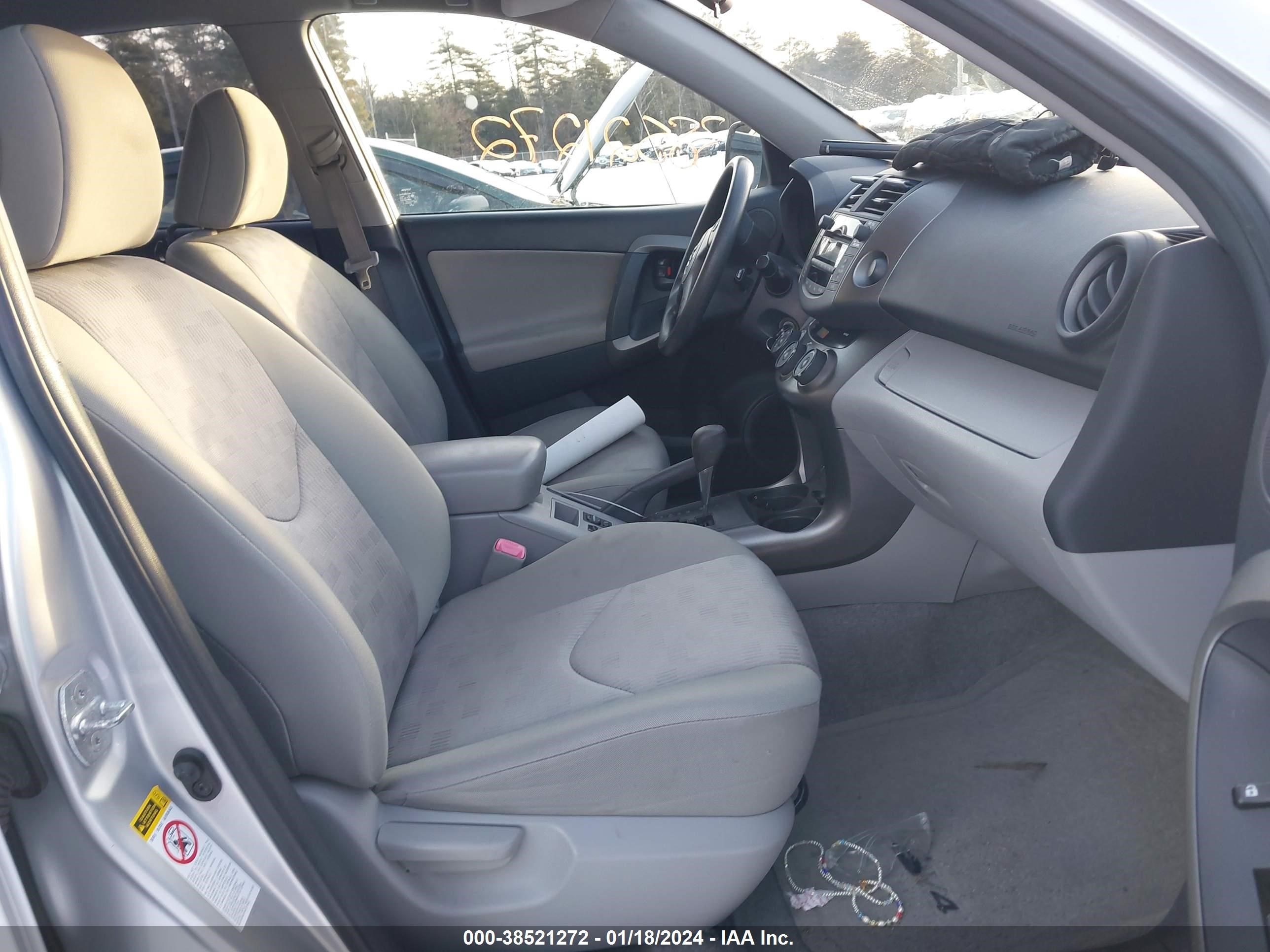 Photo 4 VIN: JTMBF33V69D010666 - TOYOTA RAV 4 