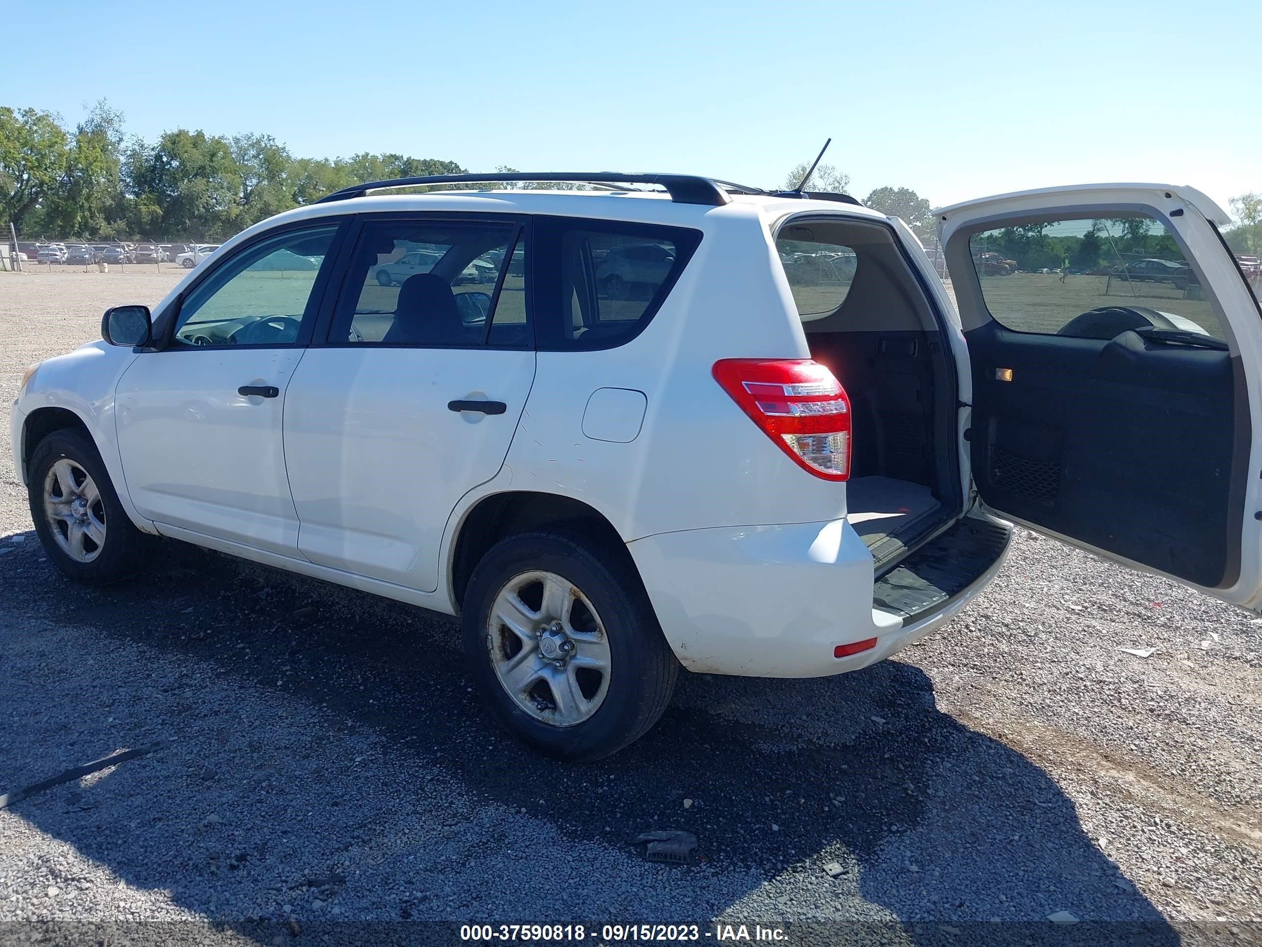 Photo 2 VIN: JTMBF33V89D015352 - TOYOTA RAV 4 