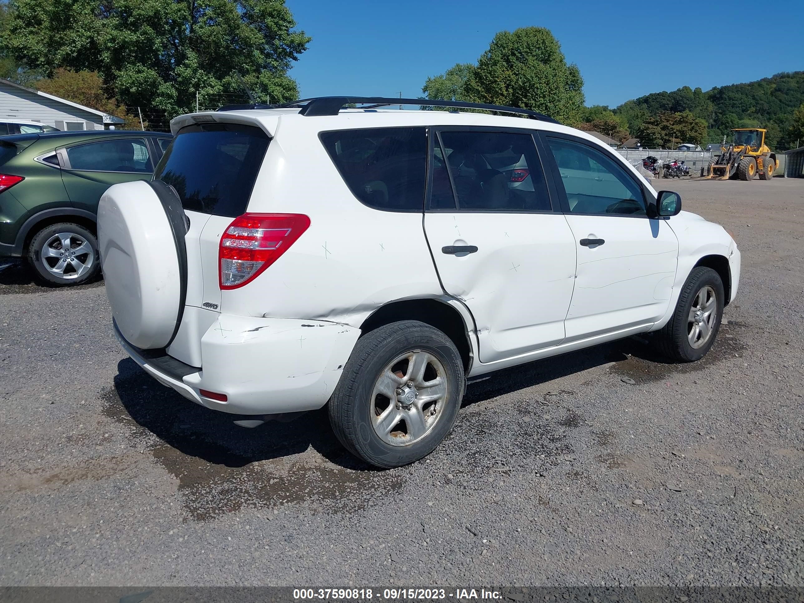 Photo 3 VIN: JTMBF33V89D015352 - TOYOTA RAV 4 