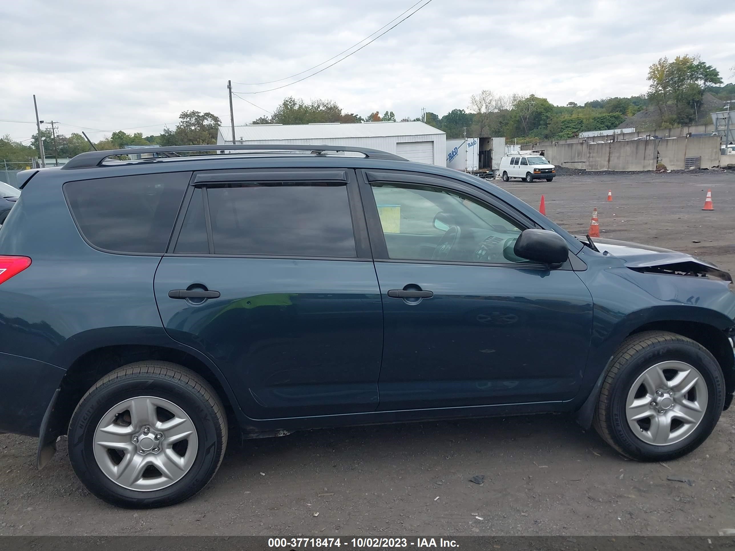 Photo 12 VIN: JTMBF4DV0A5030172 - TOYOTA RAV 4 