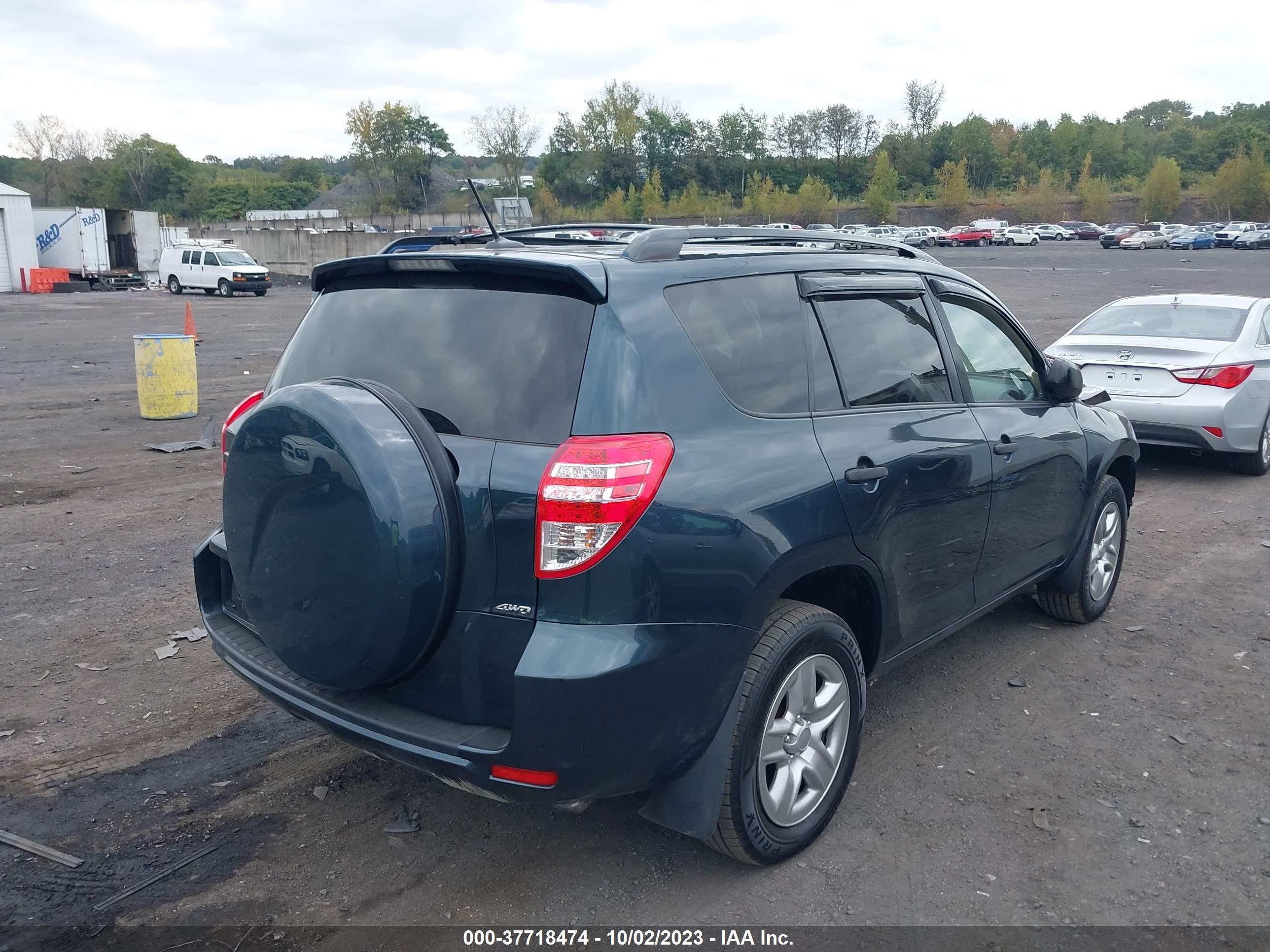 Photo 3 VIN: JTMBF4DV0A5030172 - TOYOTA RAV 4 