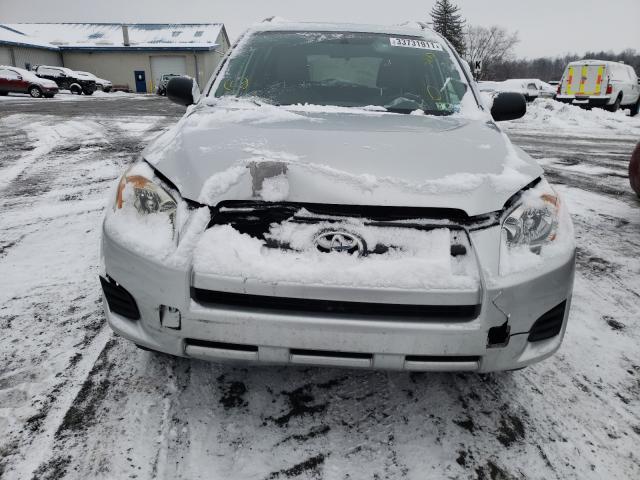 Photo 8 VIN: JTMBF4DV1B5045877 - TOYOTA RAV4 