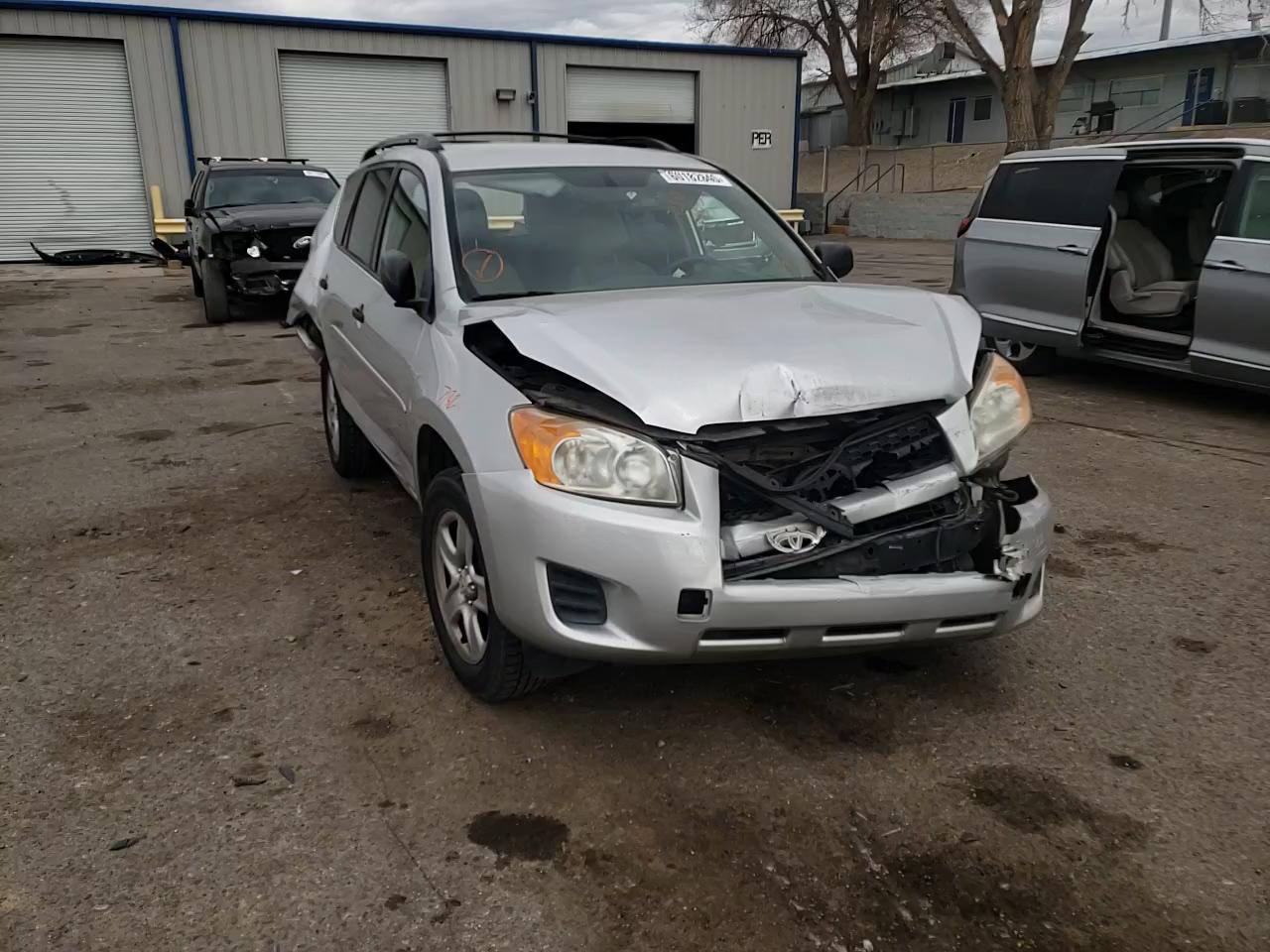 Photo 10 VIN: JTMBF4DV6AD028335 - TOYOTA RAV4 