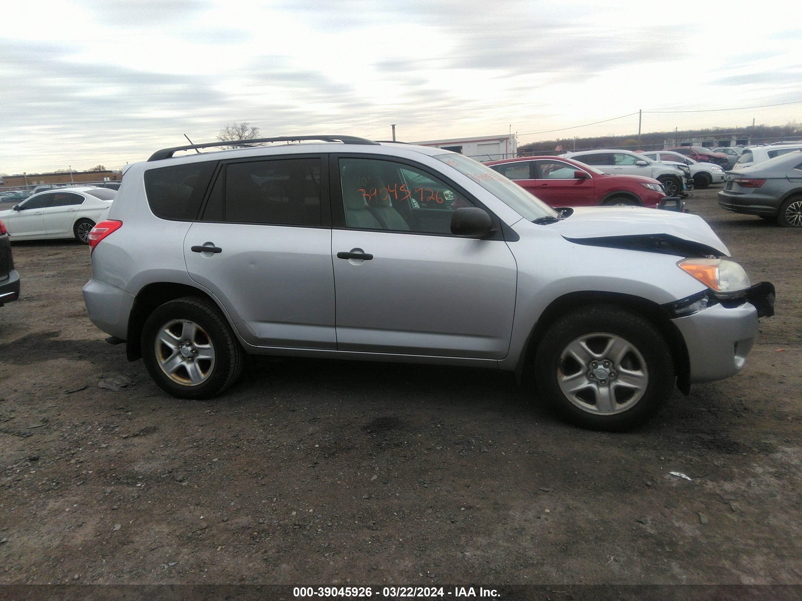 Photo 12 VIN: JTMBF4DV6BD041622 - TOYOTA RAV 4 