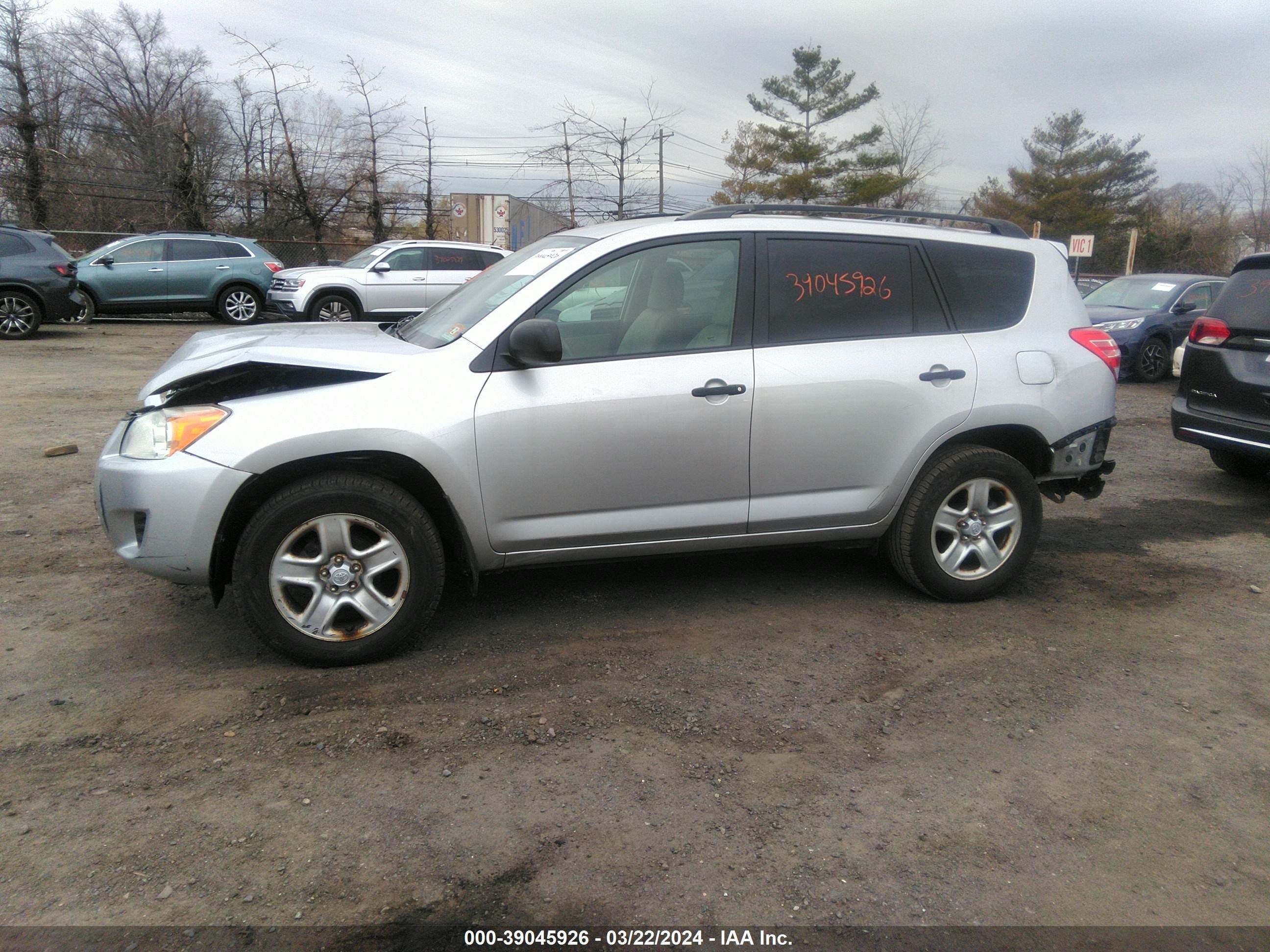 Photo 13 VIN: JTMBF4DV6BD041622 - TOYOTA RAV 4 