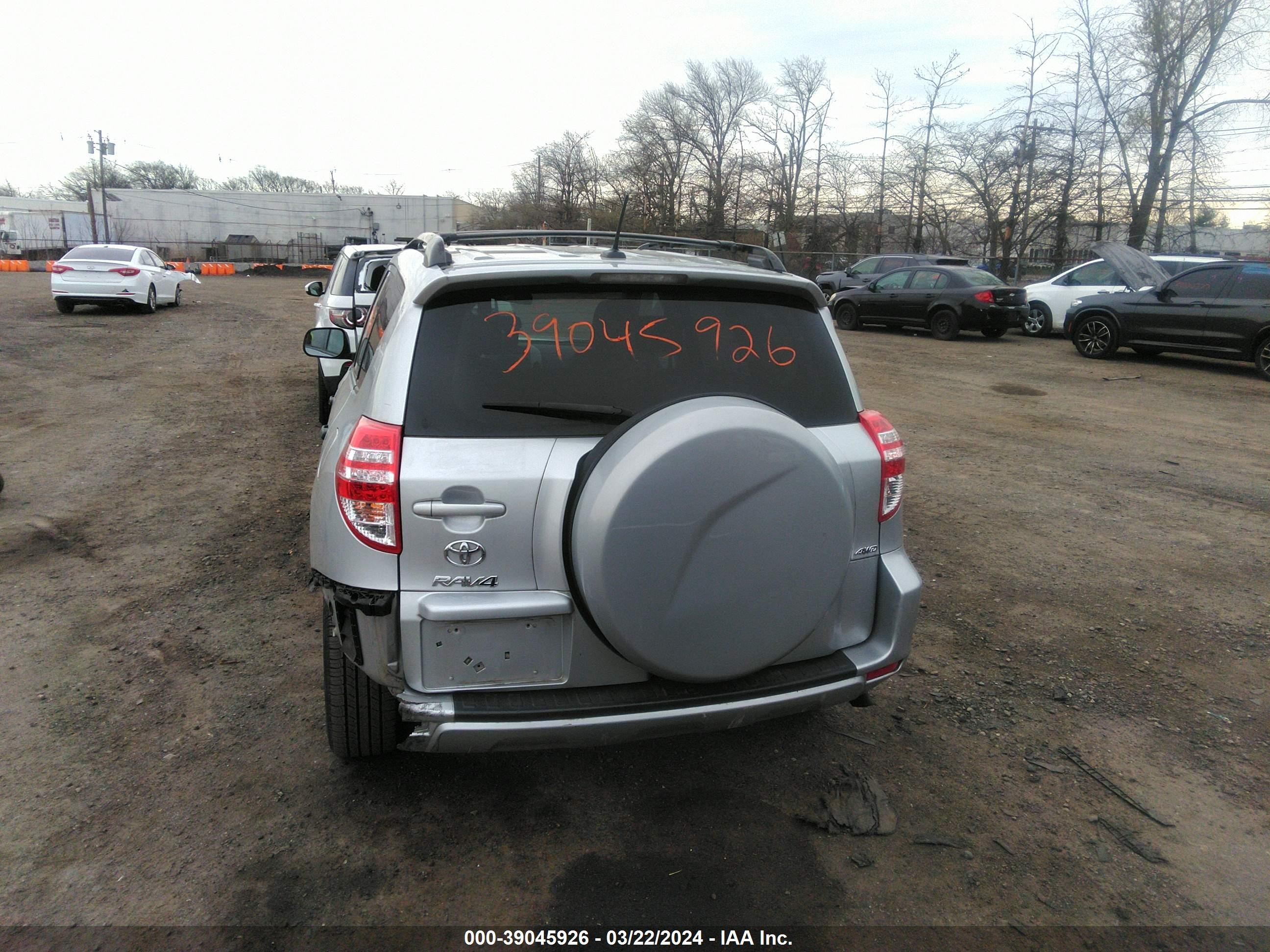 Photo 15 VIN: JTMBF4DV6BD041622 - TOYOTA RAV 4 