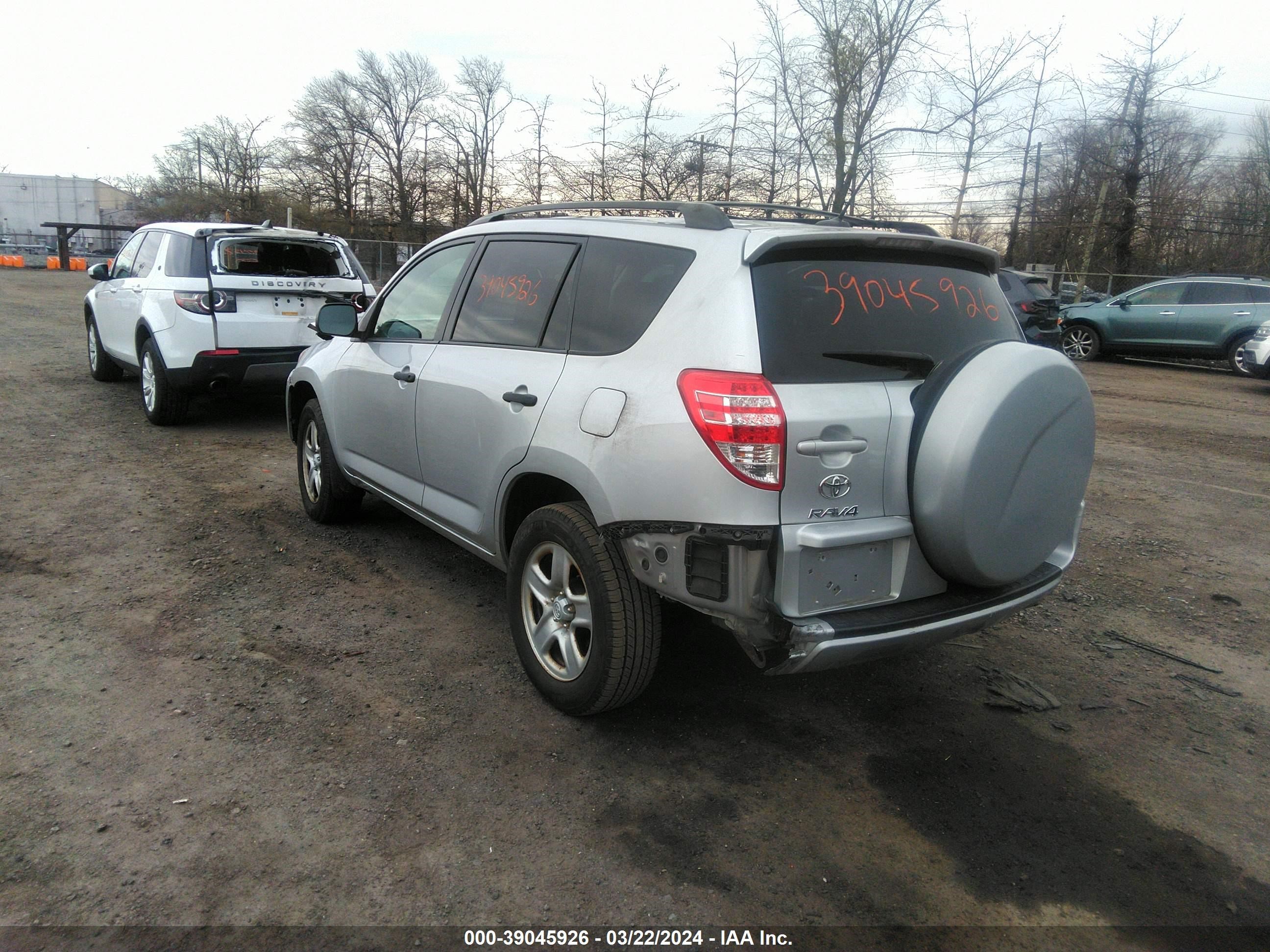 Photo 2 VIN: JTMBF4DV6BD041622 - TOYOTA RAV 4 