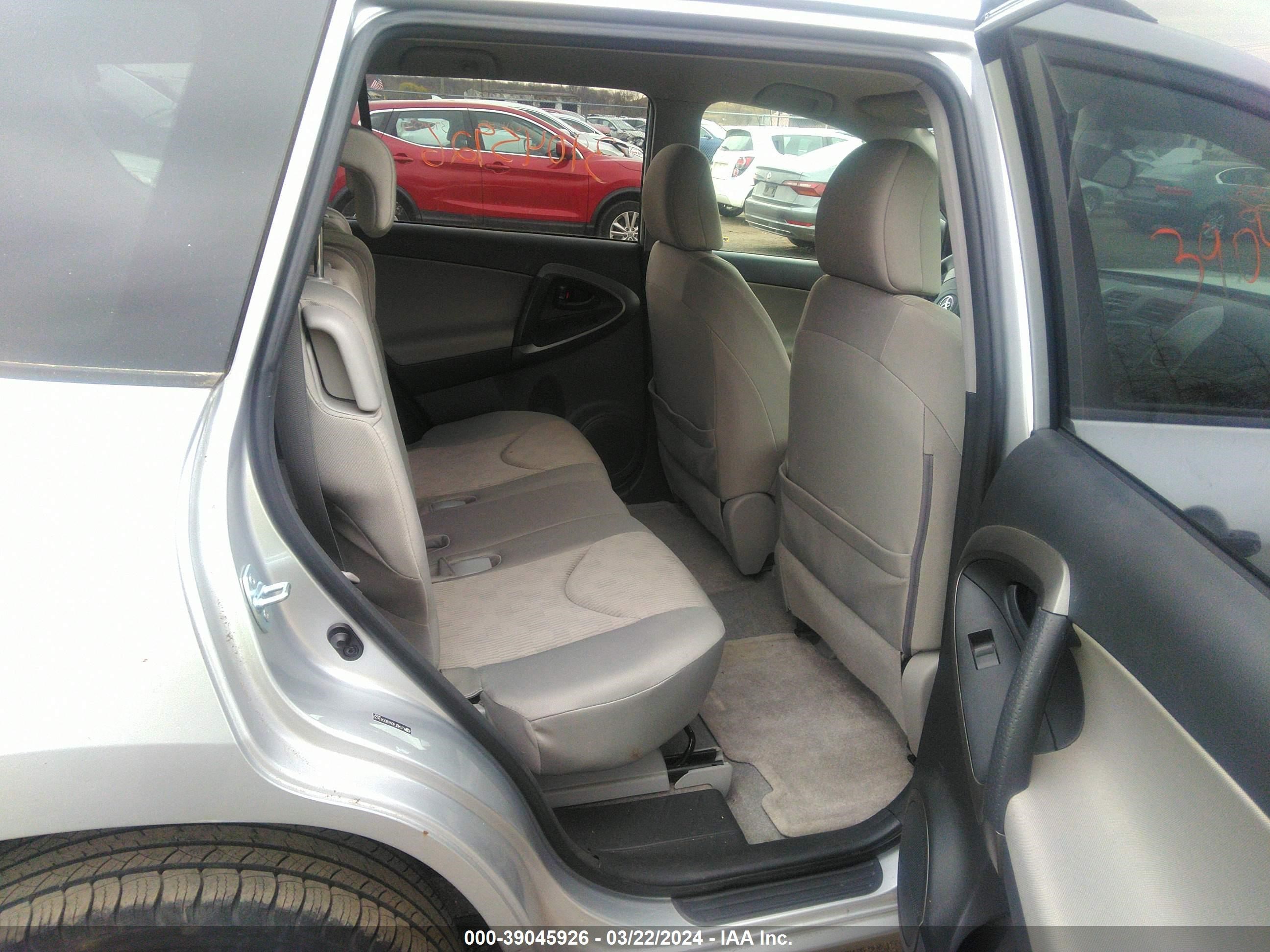 Photo 7 VIN: JTMBF4DV6BD041622 - TOYOTA RAV 4 