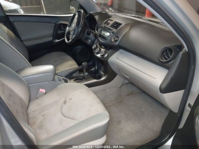 Photo 4 VIN: JTMBF4DV7AD030126 - TOYOTA RAV4 