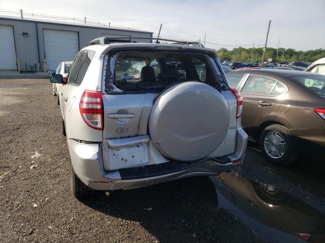 Photo 8 VIN: JTMBF4DV9A5035709 - TOYOTA RAV4 