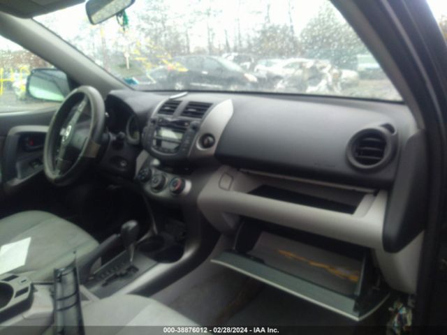 Photo 4 VIN: JTMBF4DVXAD025468 - TOYOTA RAV4 