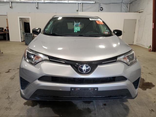 Photo 4 VIN: JTMBFREV0JJ229127 - TOYOTA RAV4 LE 