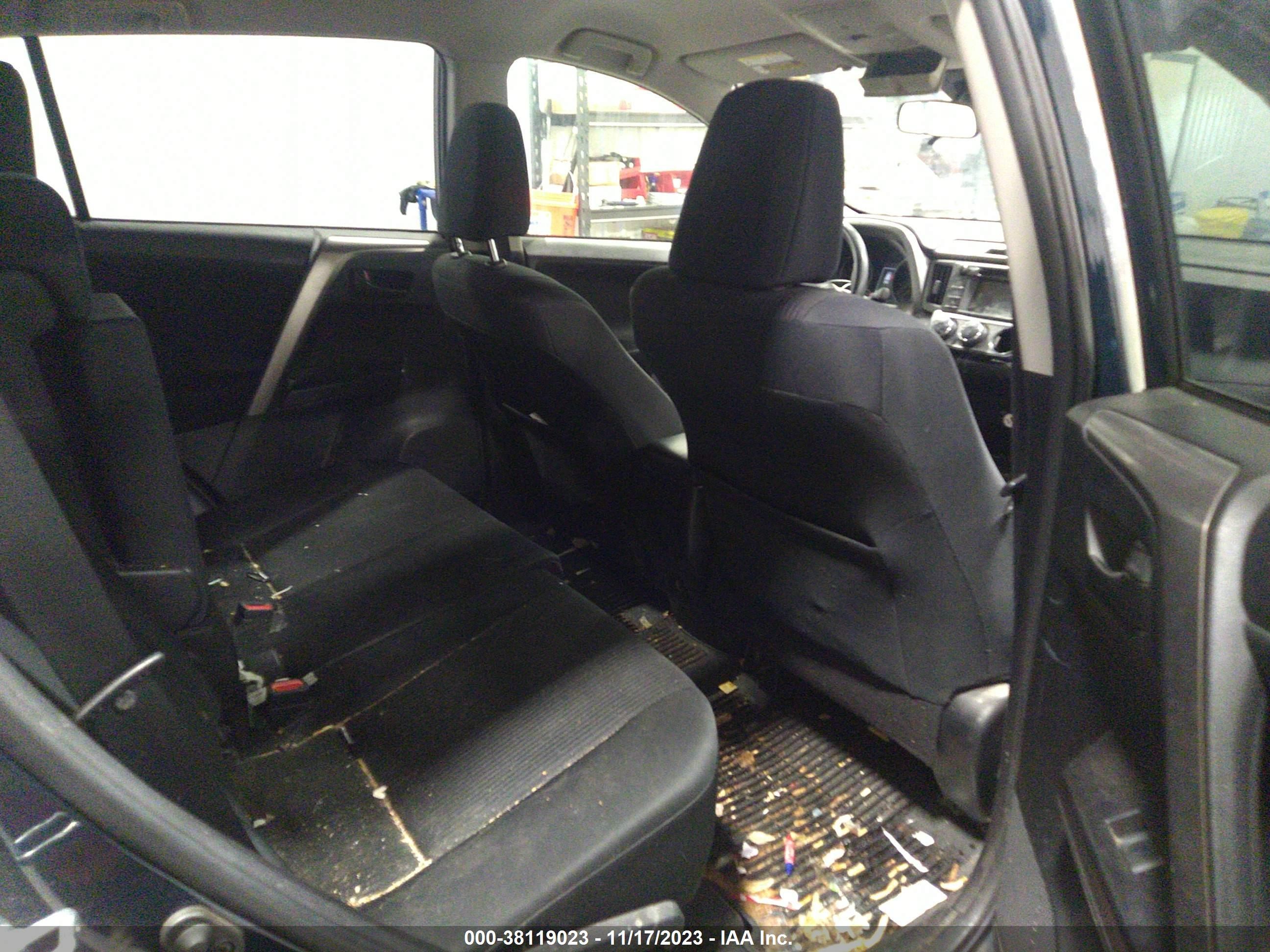 Photo 7 VIN: JTMBFREV2HJ702598 - TOYOTA RAV 4 