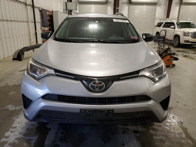 Photo 4 VIN: JTMBFREV5JD256676 - TOYOTA RAV4 LE 