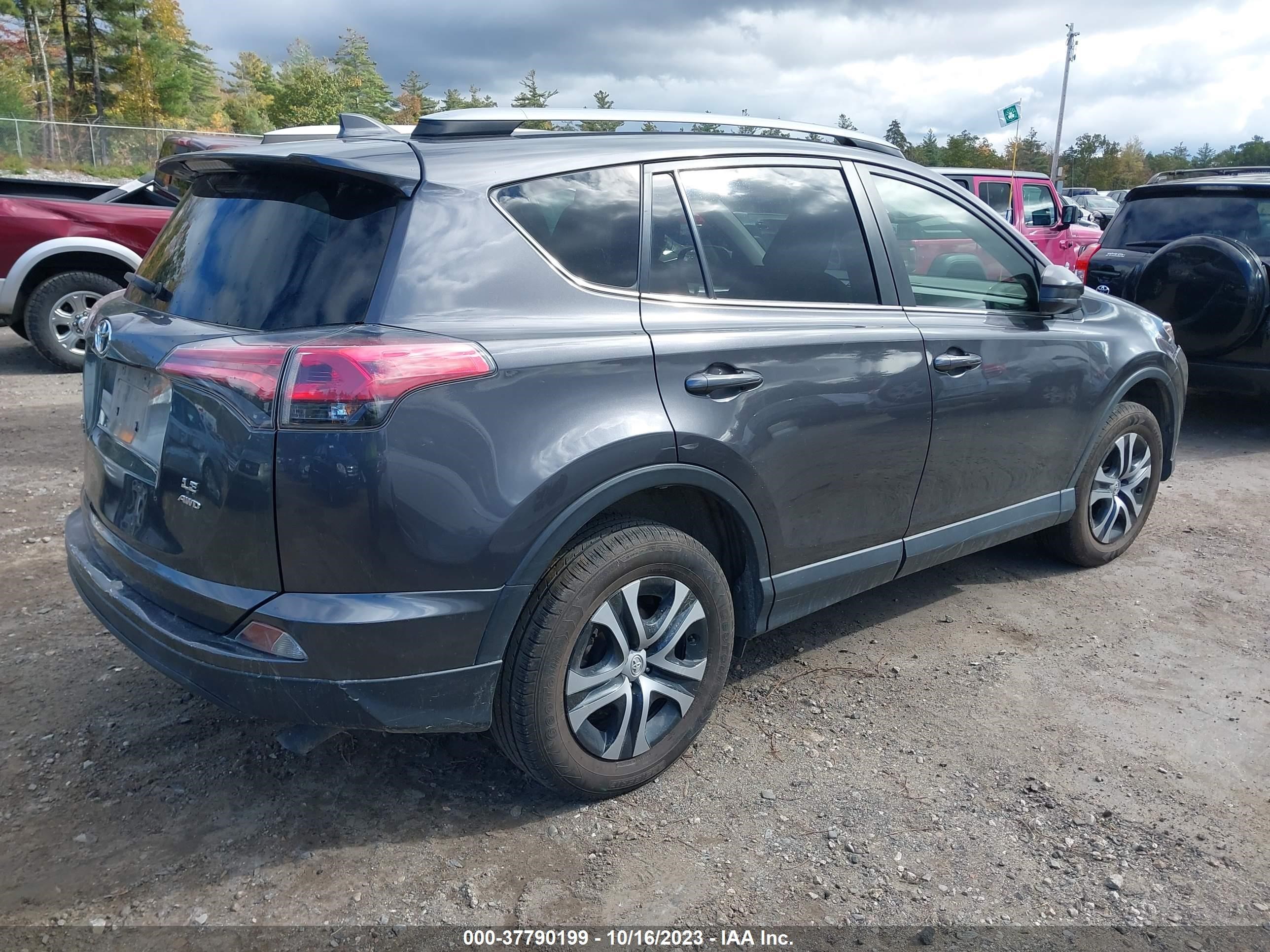 Photo 3 VIN: JTMBFREV6HJ125980 - TOYOTA RAV 4 