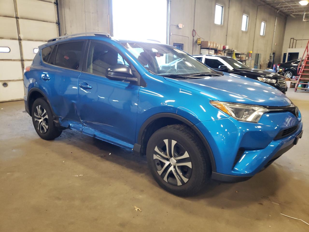 Photo 3 VIN: JTMBFREV8JJ737183 - TOYOTA RAV 4 