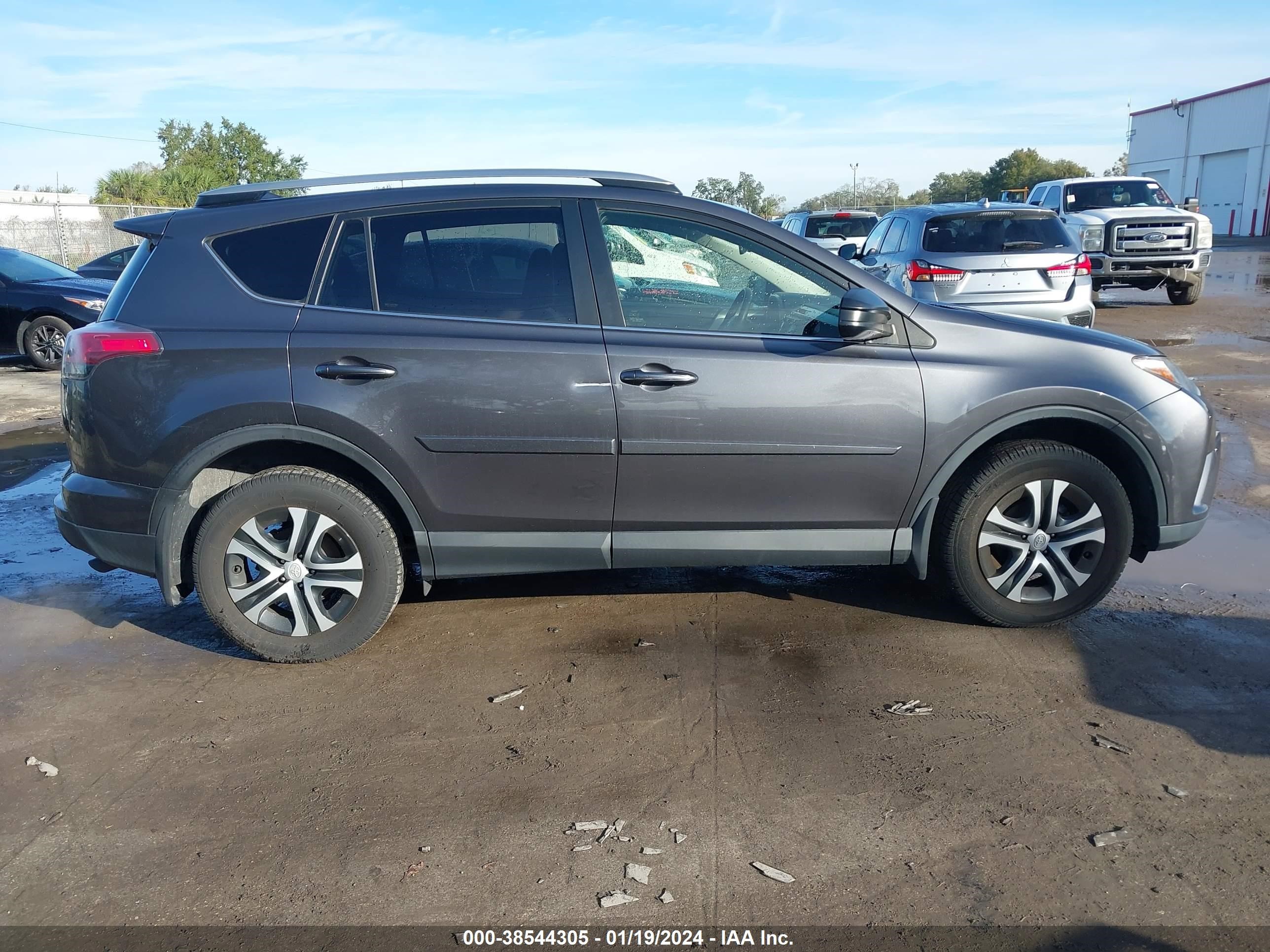 Photo 12 VIN: JTMBFREV9JJ237095 - TOYOTA RAV 4 