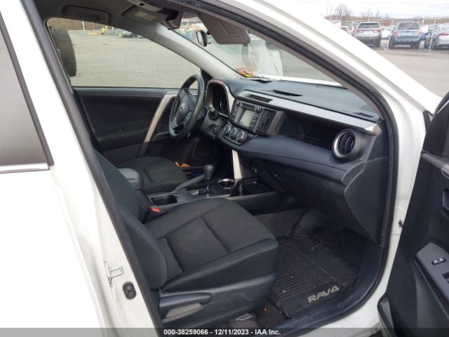 Photo 4 VIN: JTMBFREV9JJ237890 - TOYOTA RAV4 