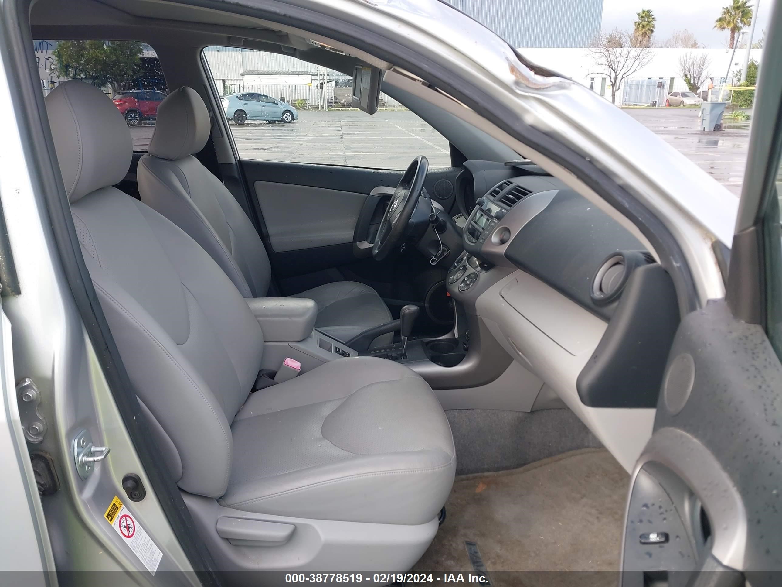 Photo 4 VIN: JTMBK31V275028782 - TOYOTA RAV 4 