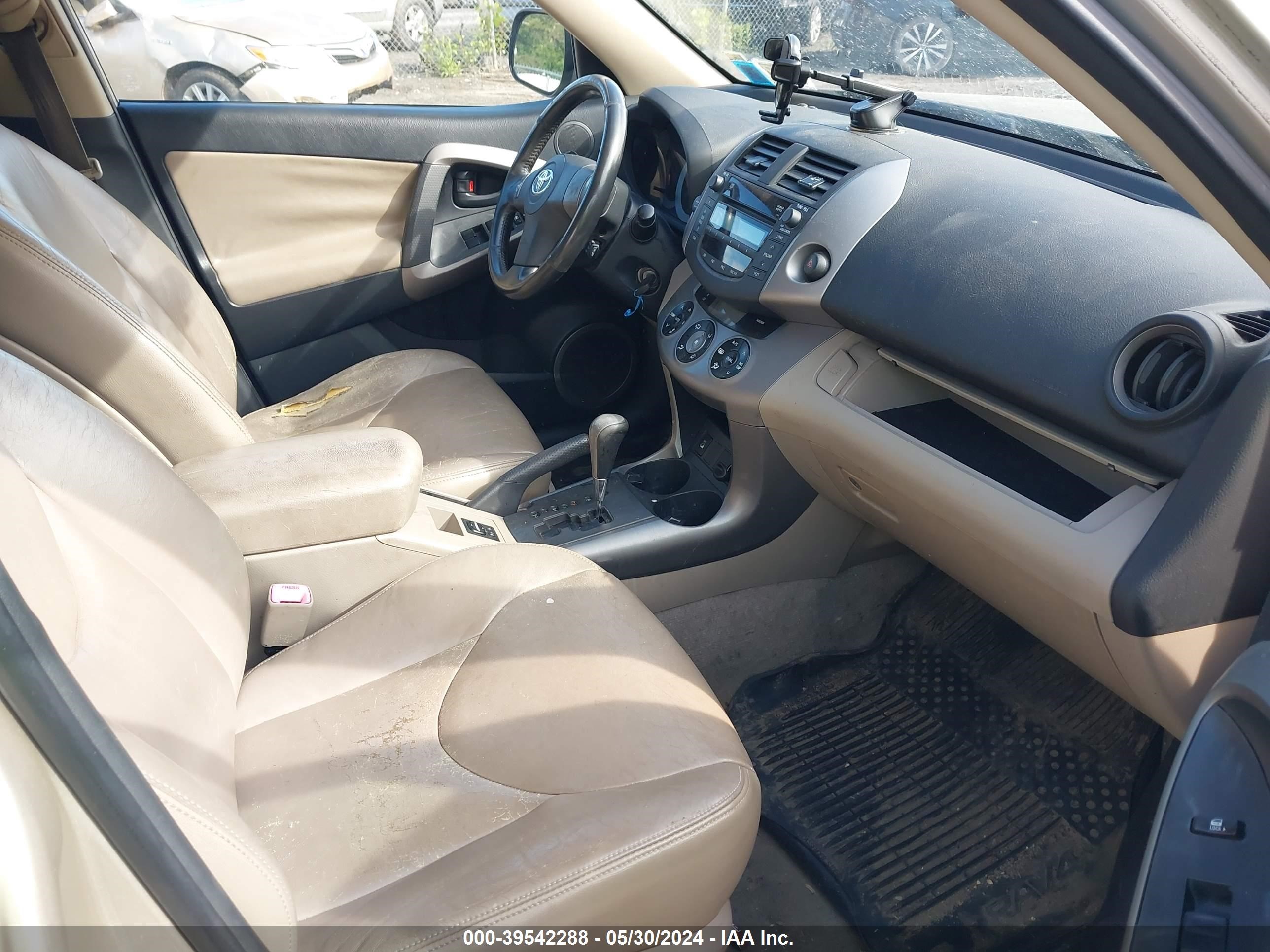 Photo 4 VIN: JTMBK31V365002318 - TOYOTA RAV 4 