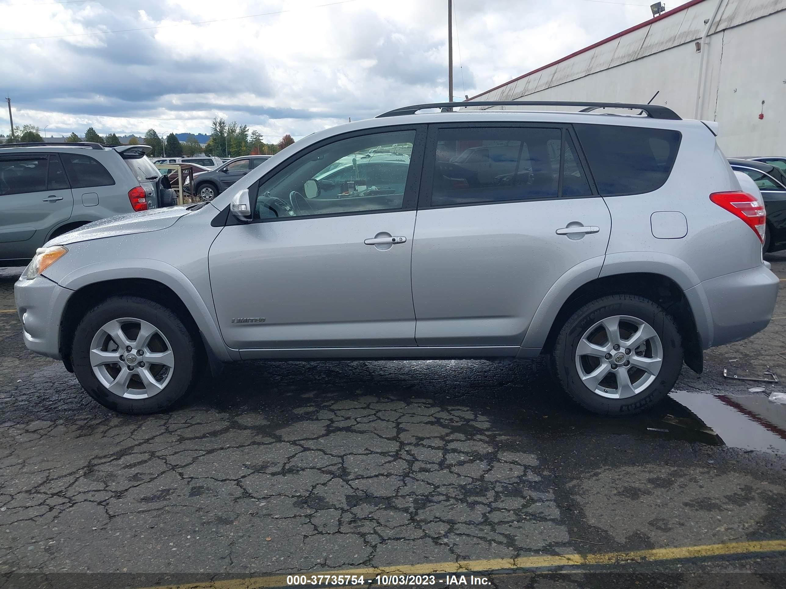 Photo 13 VIN: JTMBK31V99D006772 - TOYOTA RAV 4 