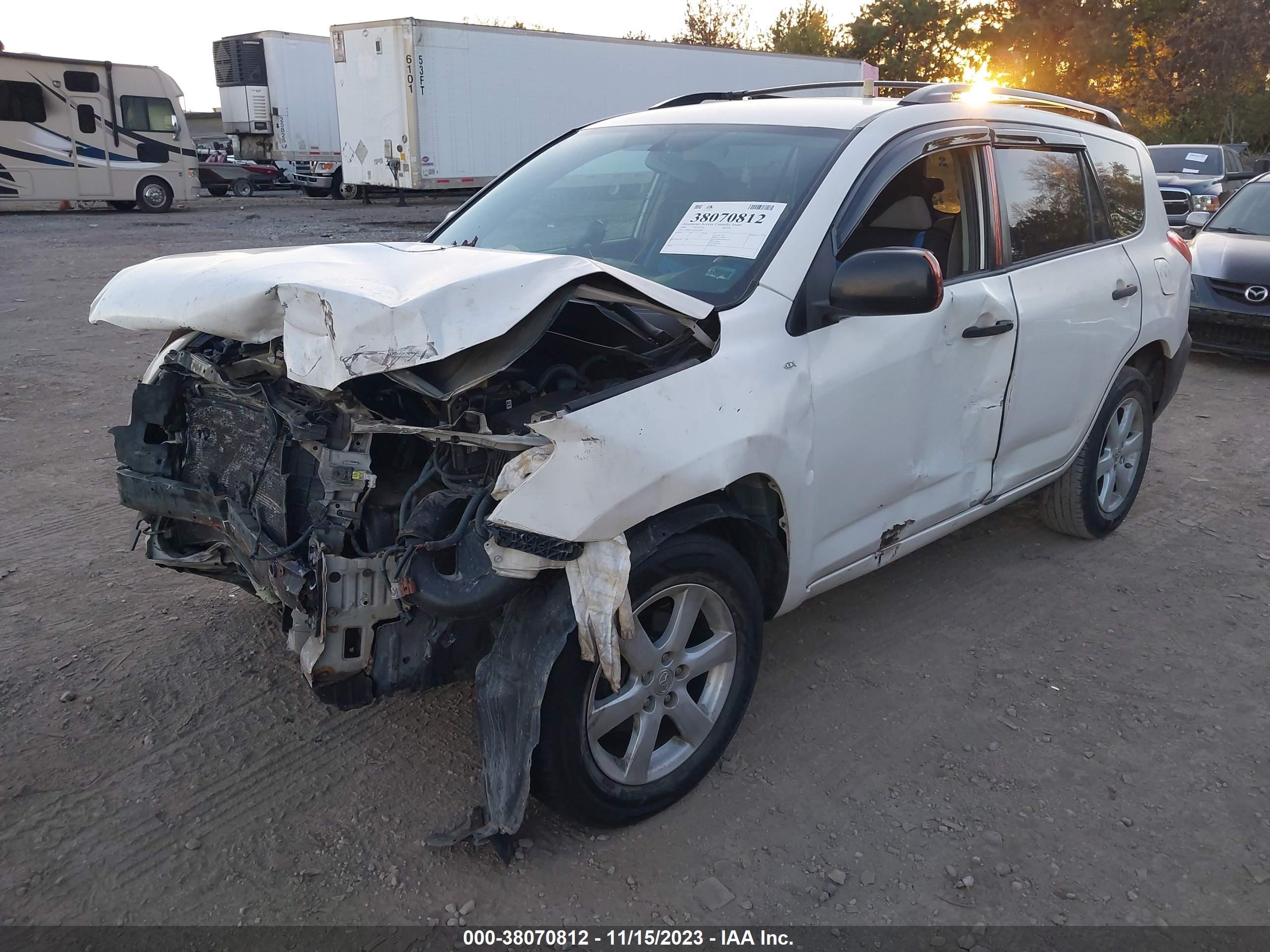 Photo 1 VIN: JTMBK33V065007084 - TOYOTA RAV 4 