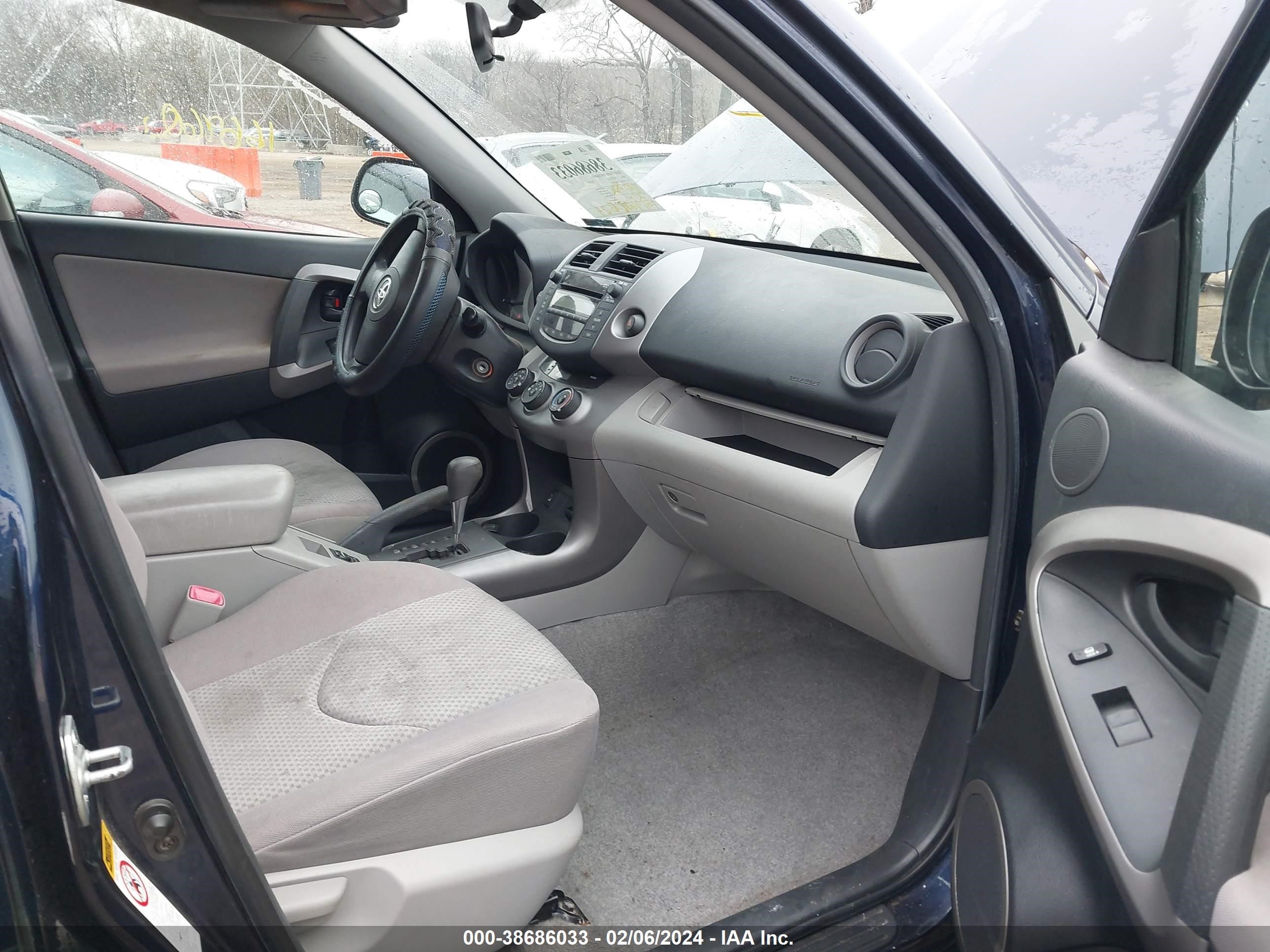 Photo 4 VIN: JTMBK33V166000705 - TOYOTA RAV 4 