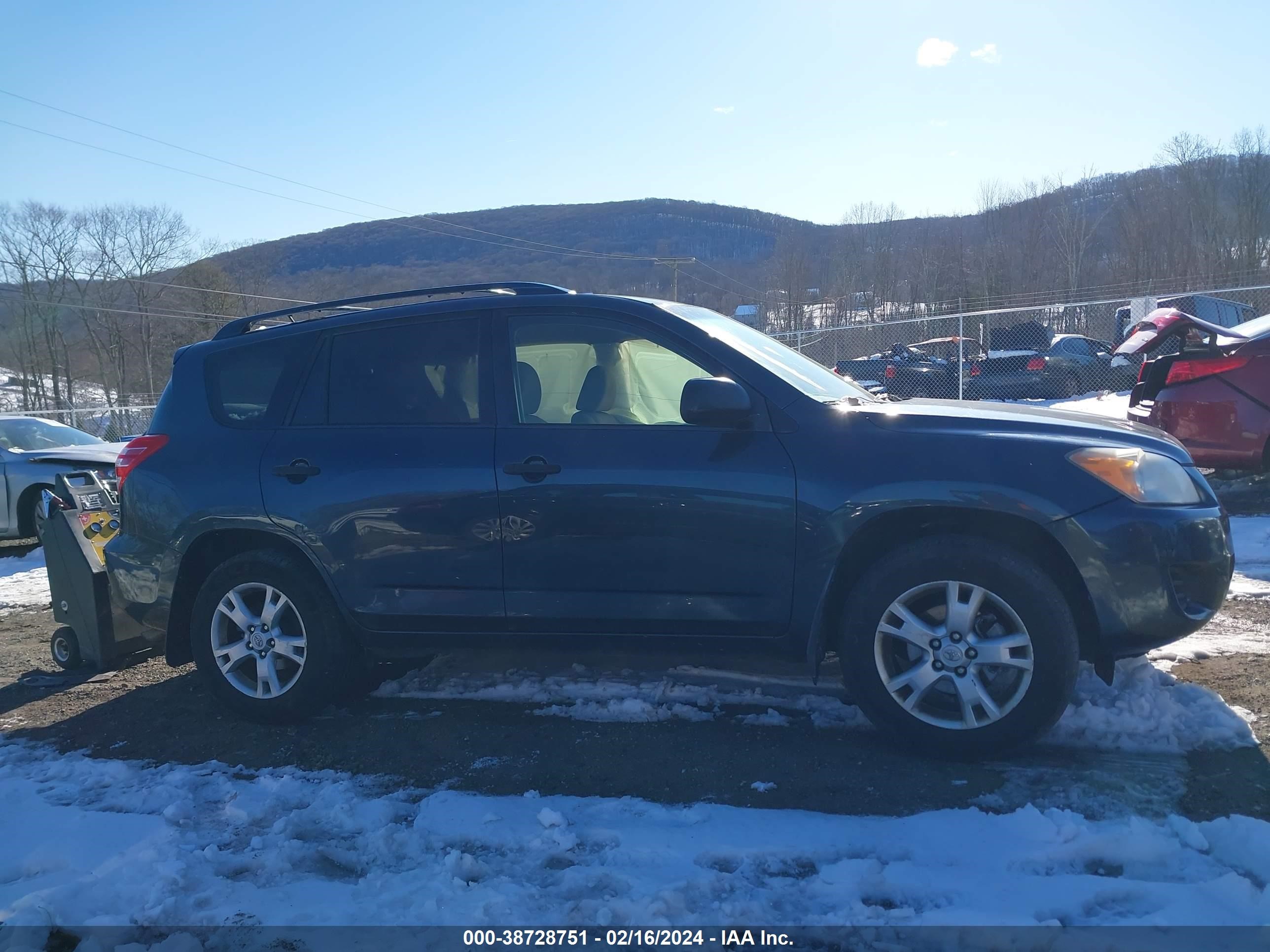 Photo 12 VIN: JTMBK33V49D008216 - TOYOTA RAV 4 