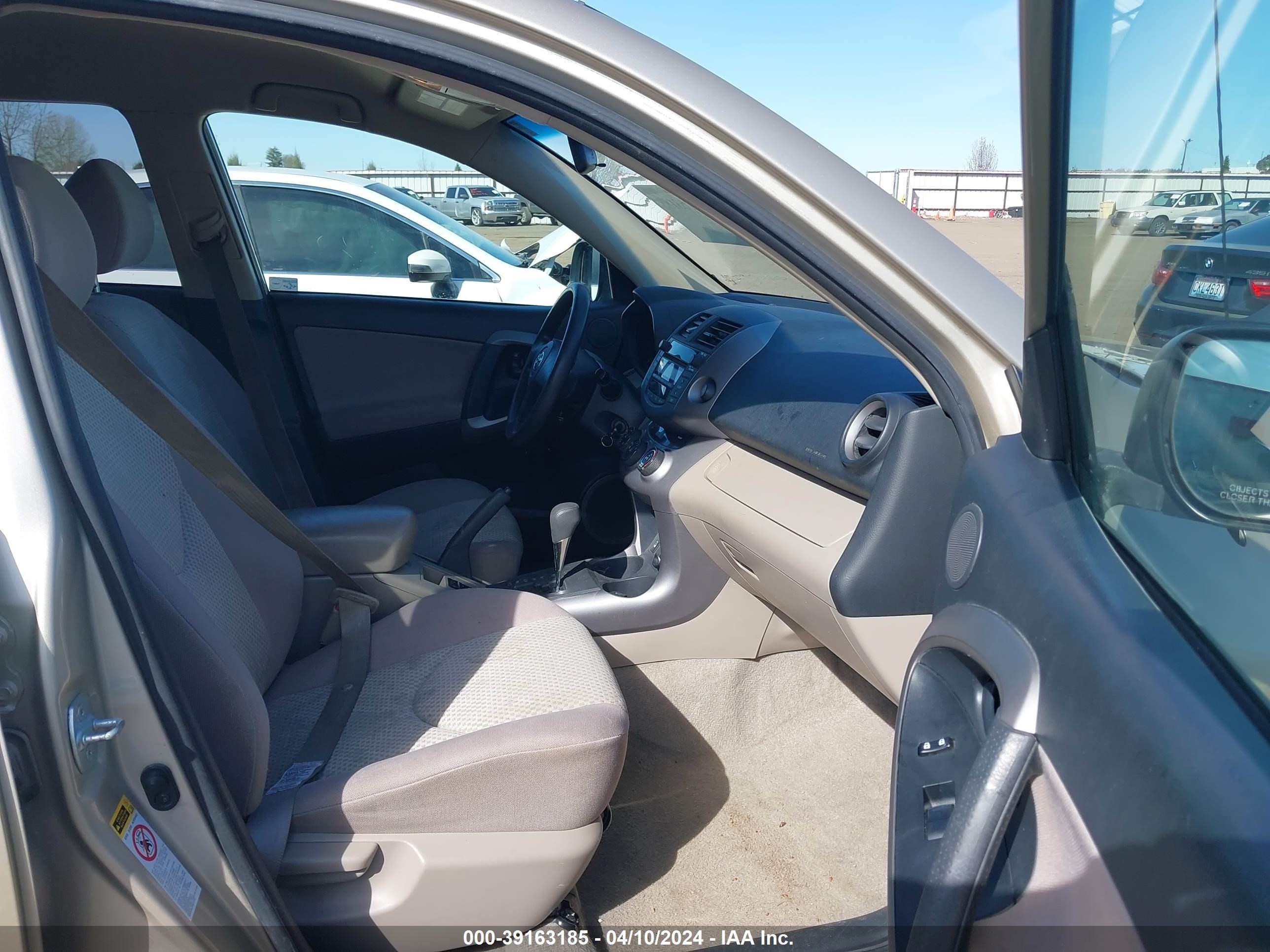 Photo 4 VIN: JTMBK33V985065505 - TOYOTA RAV 4 