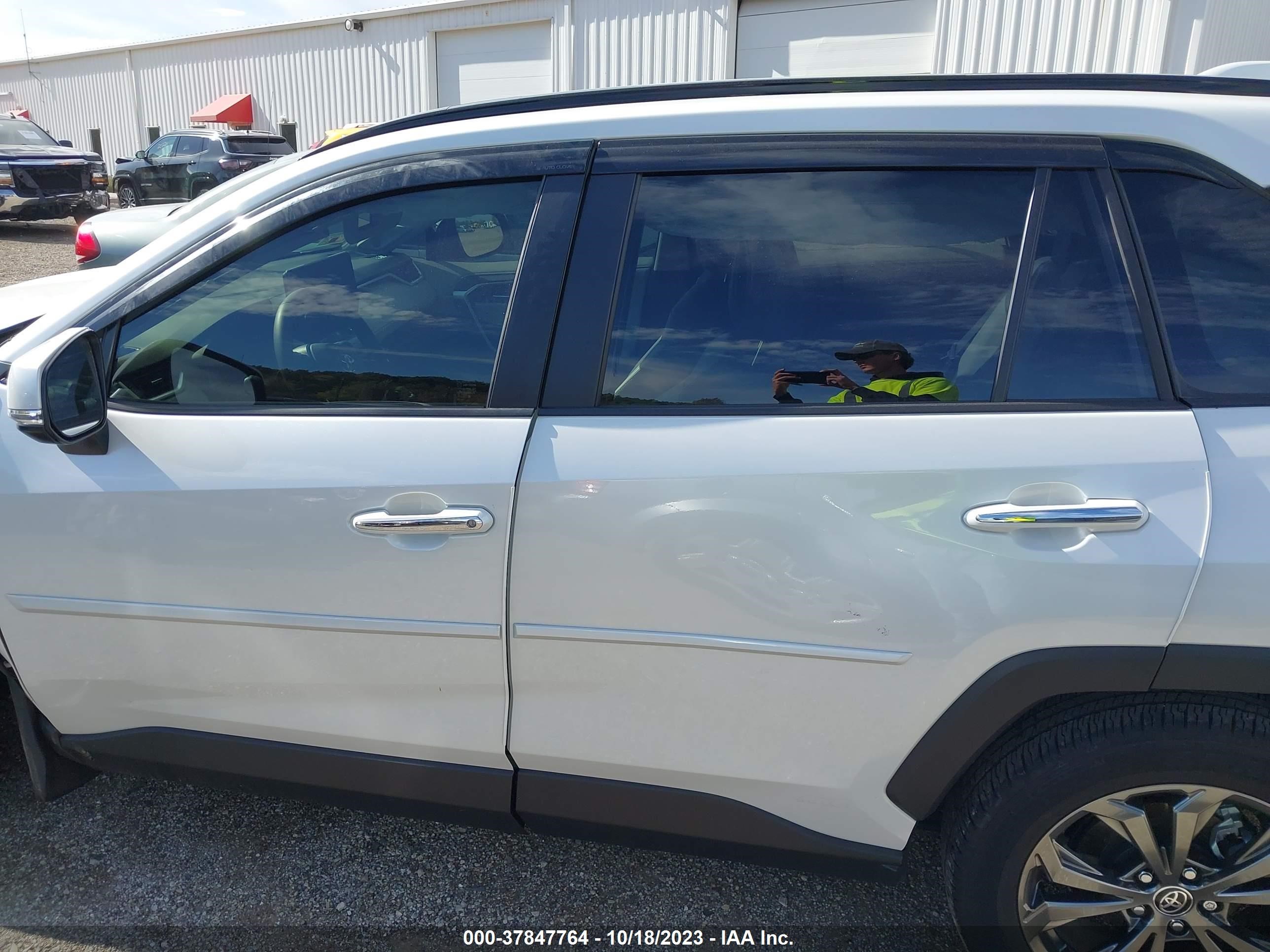 Photo 13 VIN: JTMD6RFV0PD093211 - TOYOTA RAV 4 