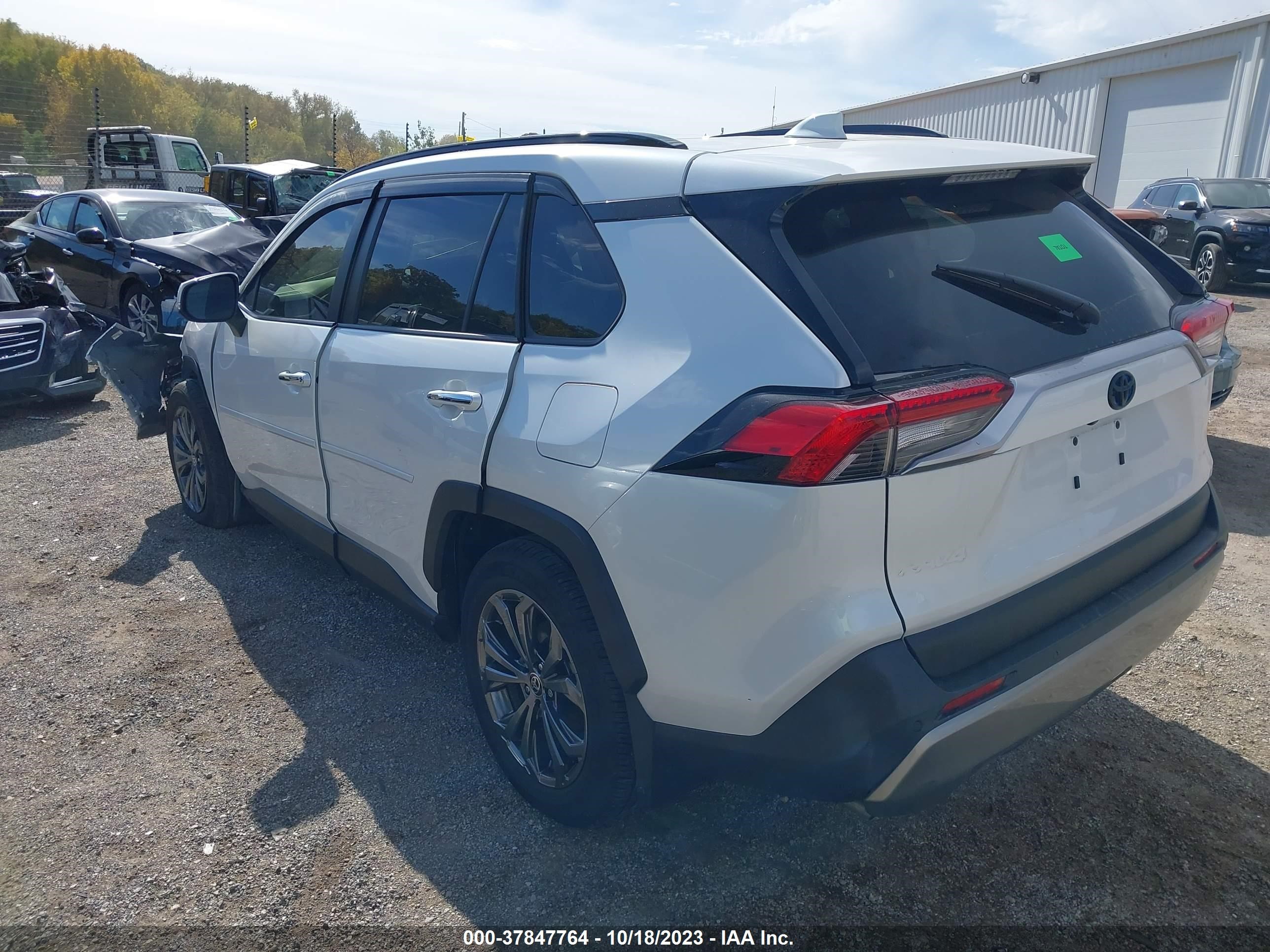 Photo 2 VIN: JTMD6RFV0PD093211 - TOYOTA RAV 4 