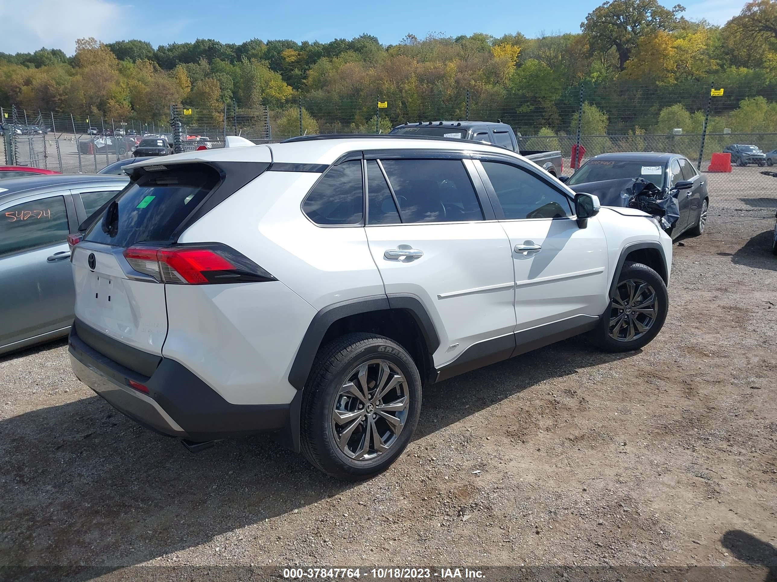 Photo 3 VIN: JTMD6RFV0PD093211 - TOYOTA RAV 4 