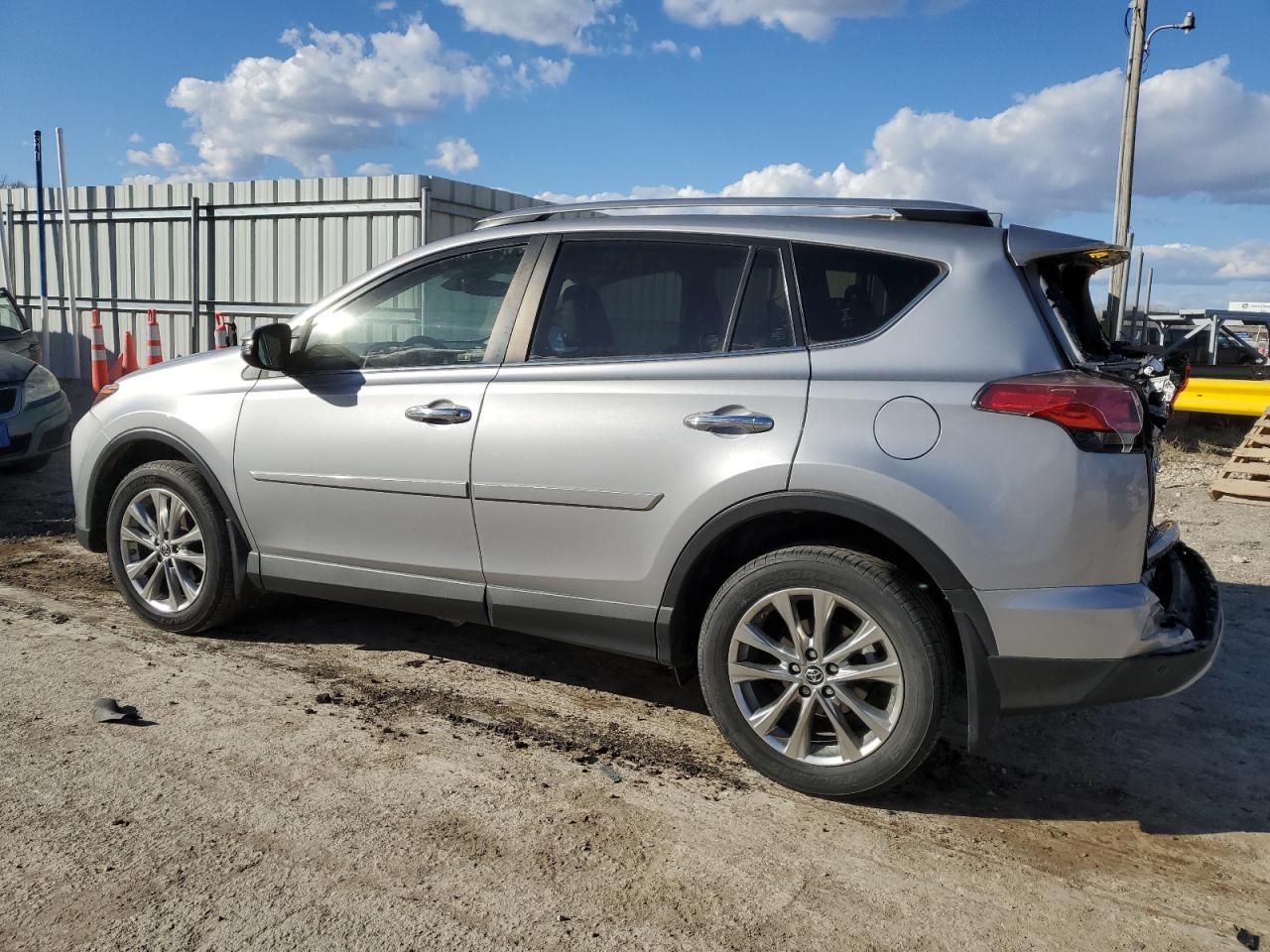 Photo 1 VIN: JTMDFREV0JD230687 - TOYOTA RAV 4 