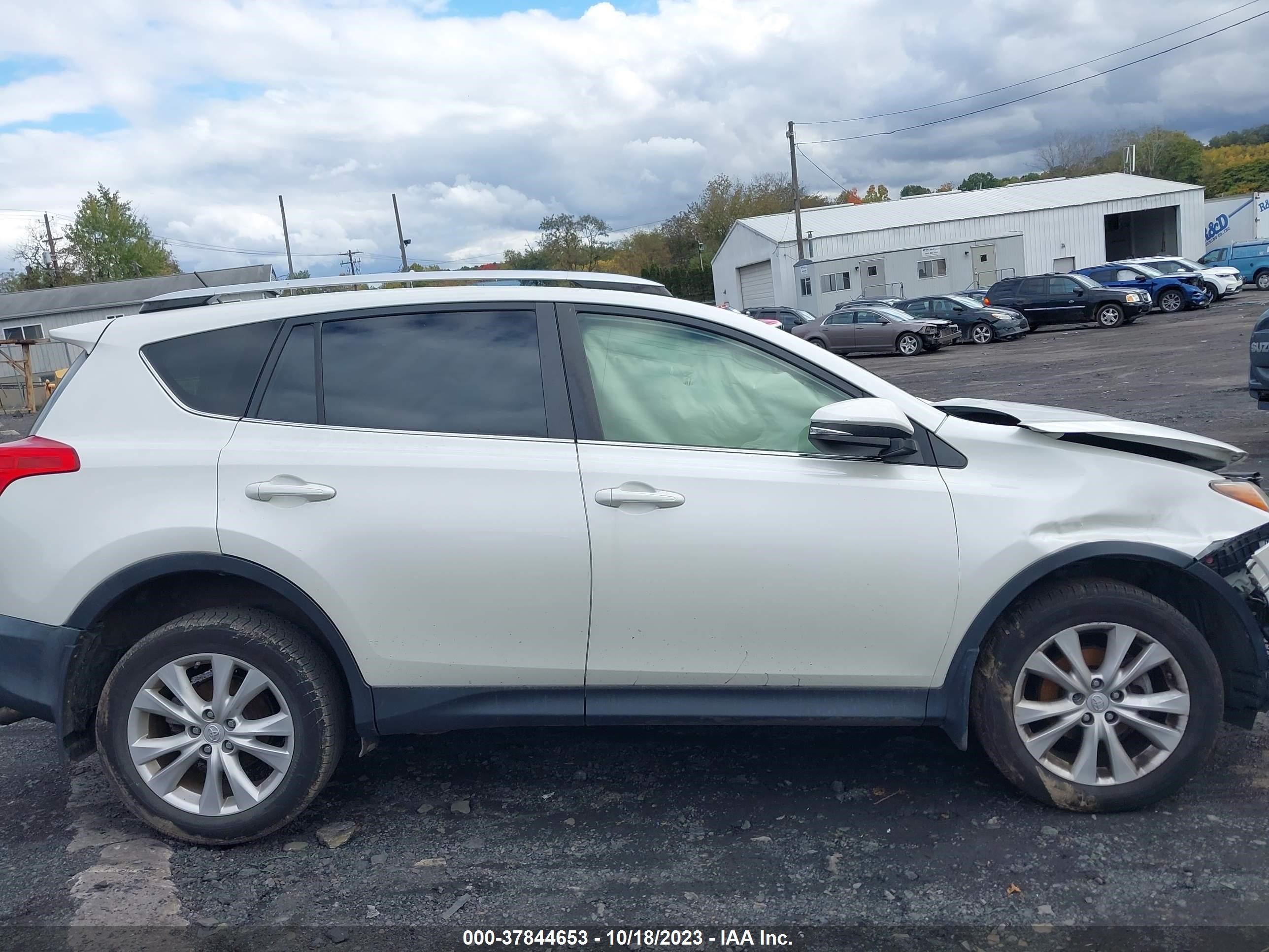 Photo 11 VIN: JTMDFREV4D5021709 - TOYOTA RAV 4 