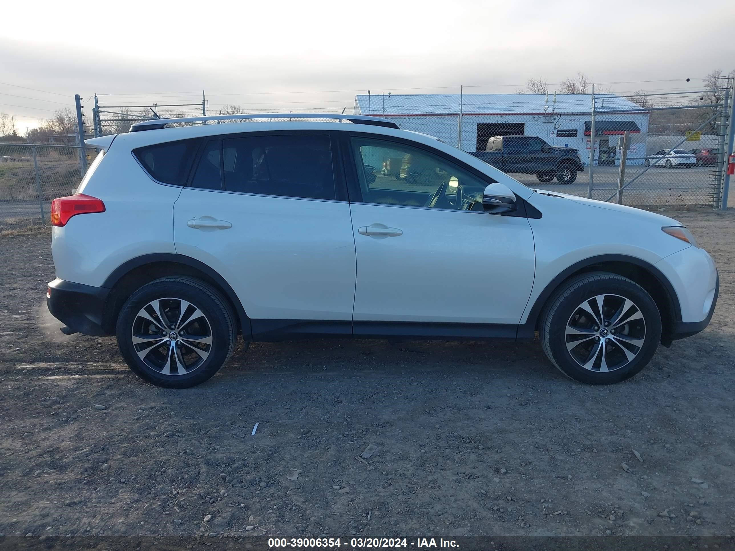 Photo 12 VIN: JTMDFREV4FD125240 - TOYOTA RAV 4 