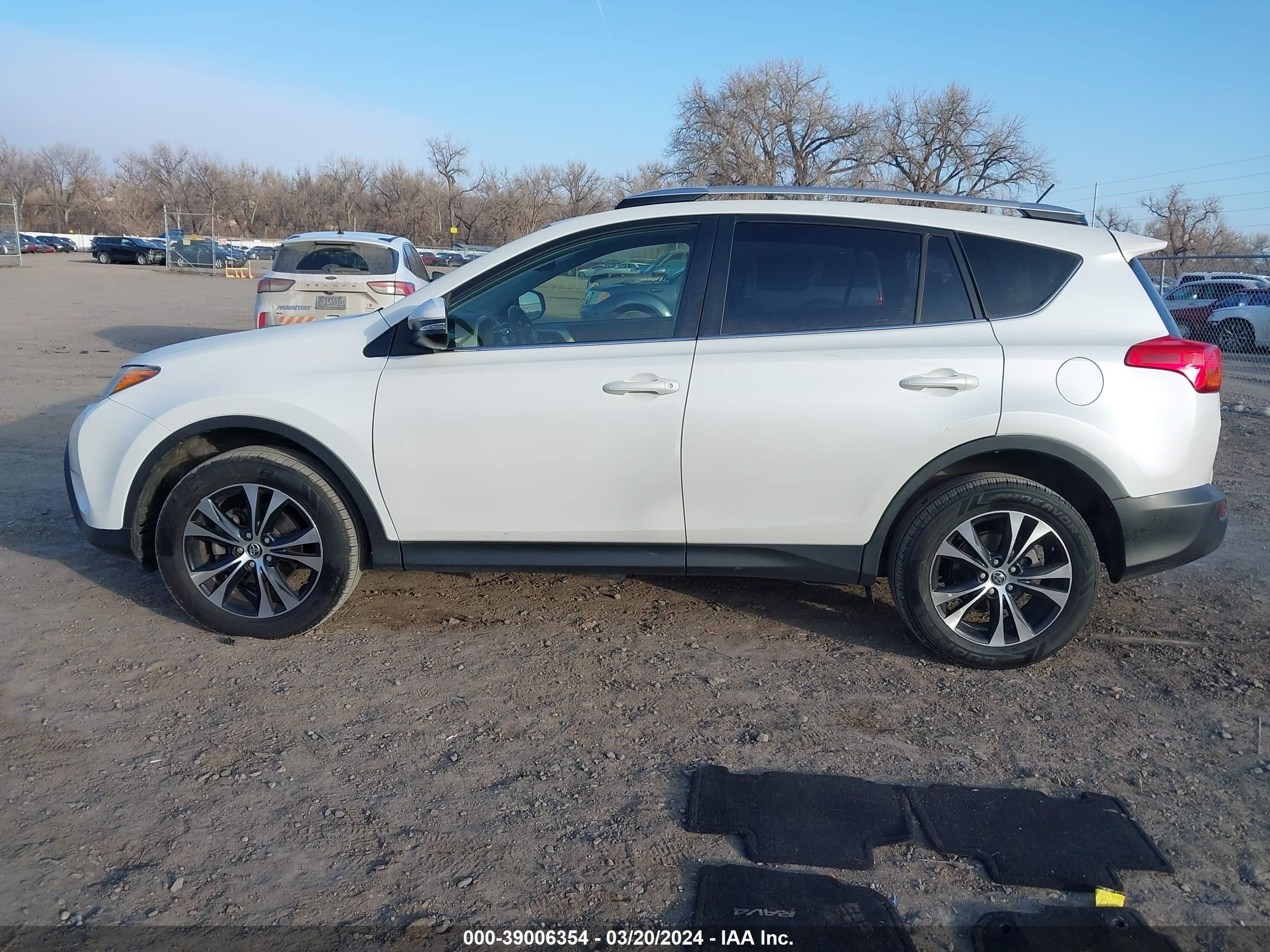 Photo 13 VIN: JTMDFREV4FD125240 - TOYOTA RAV 4 